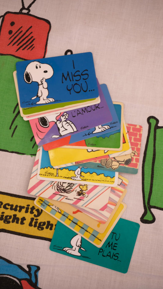 Lot de quinze cartes de vœux en plastique Snoopy vintage