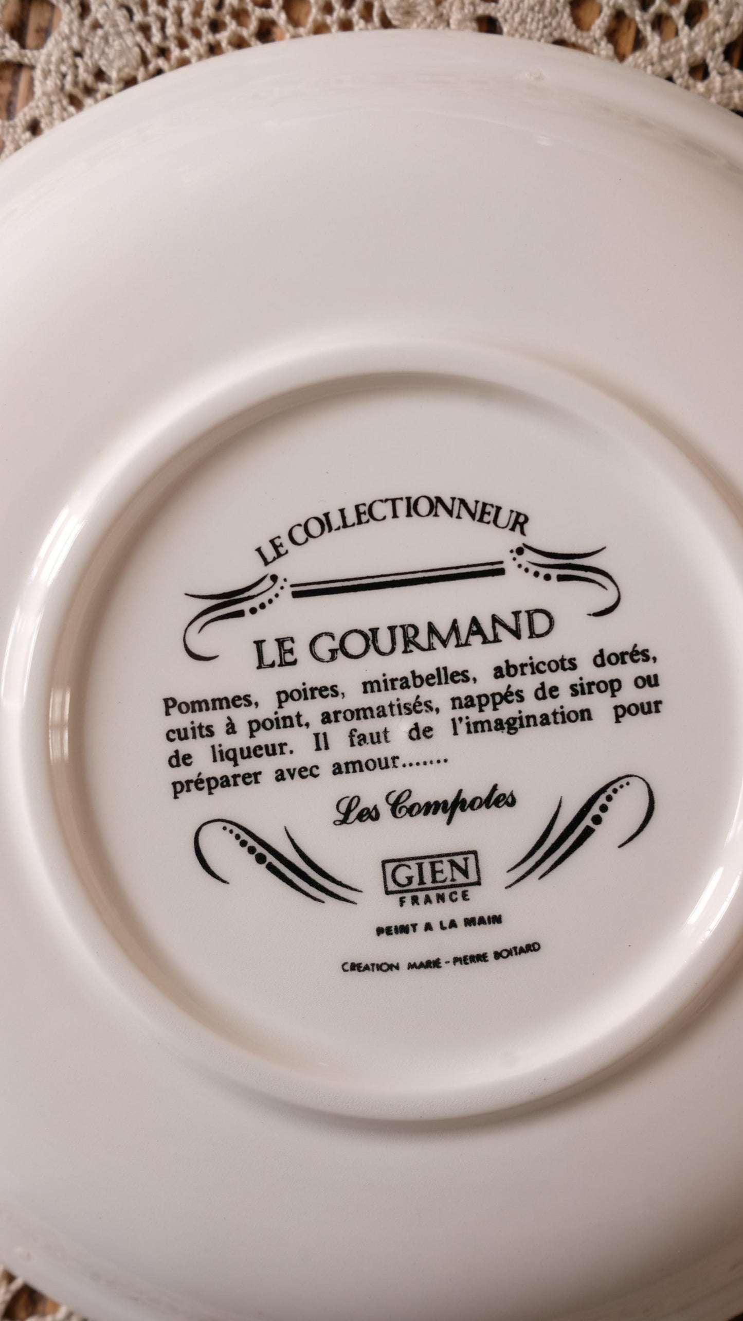 Ensemble de six assiettes à dessert Gien vintage "les aventures du gourmand"