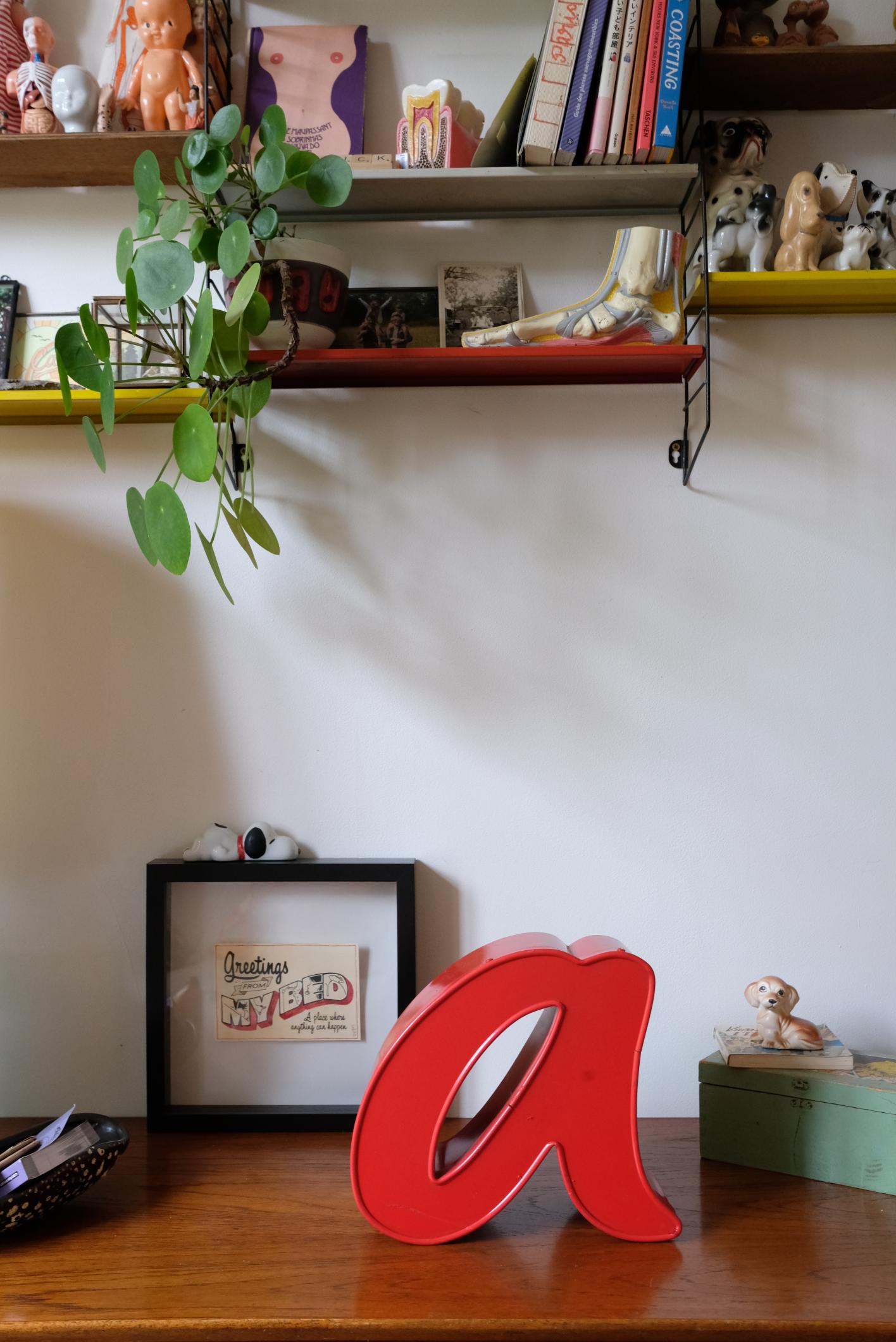 Lettres d'enseigne en métal et plastique