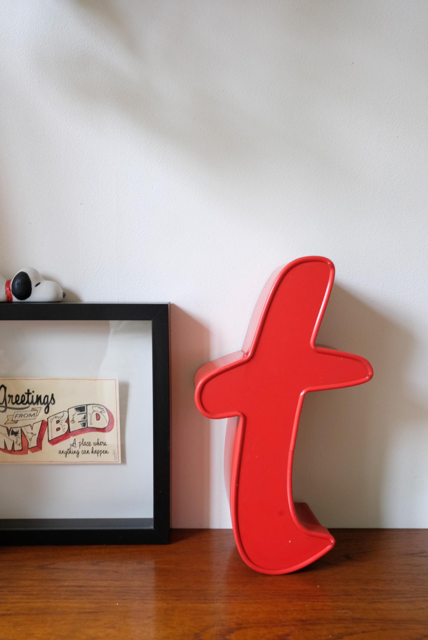 Lettres d'enseigne en métal et plastique