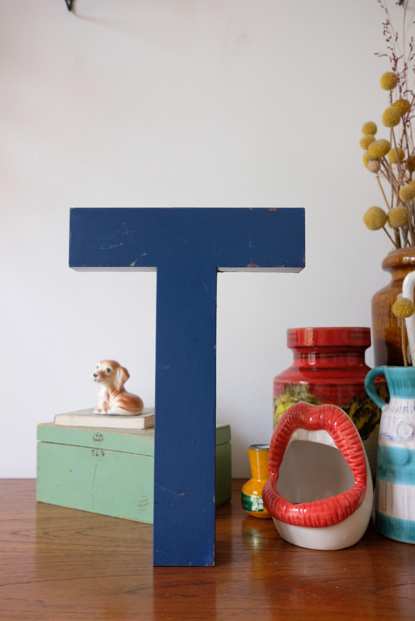 Lettres d'enseigne en métal peint