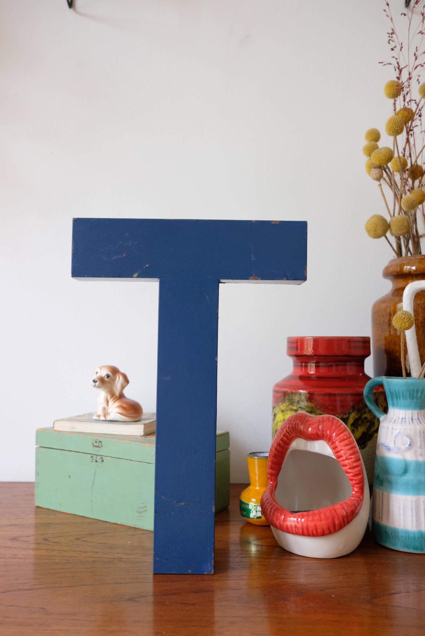 Lettres d'enseigne en métal peint