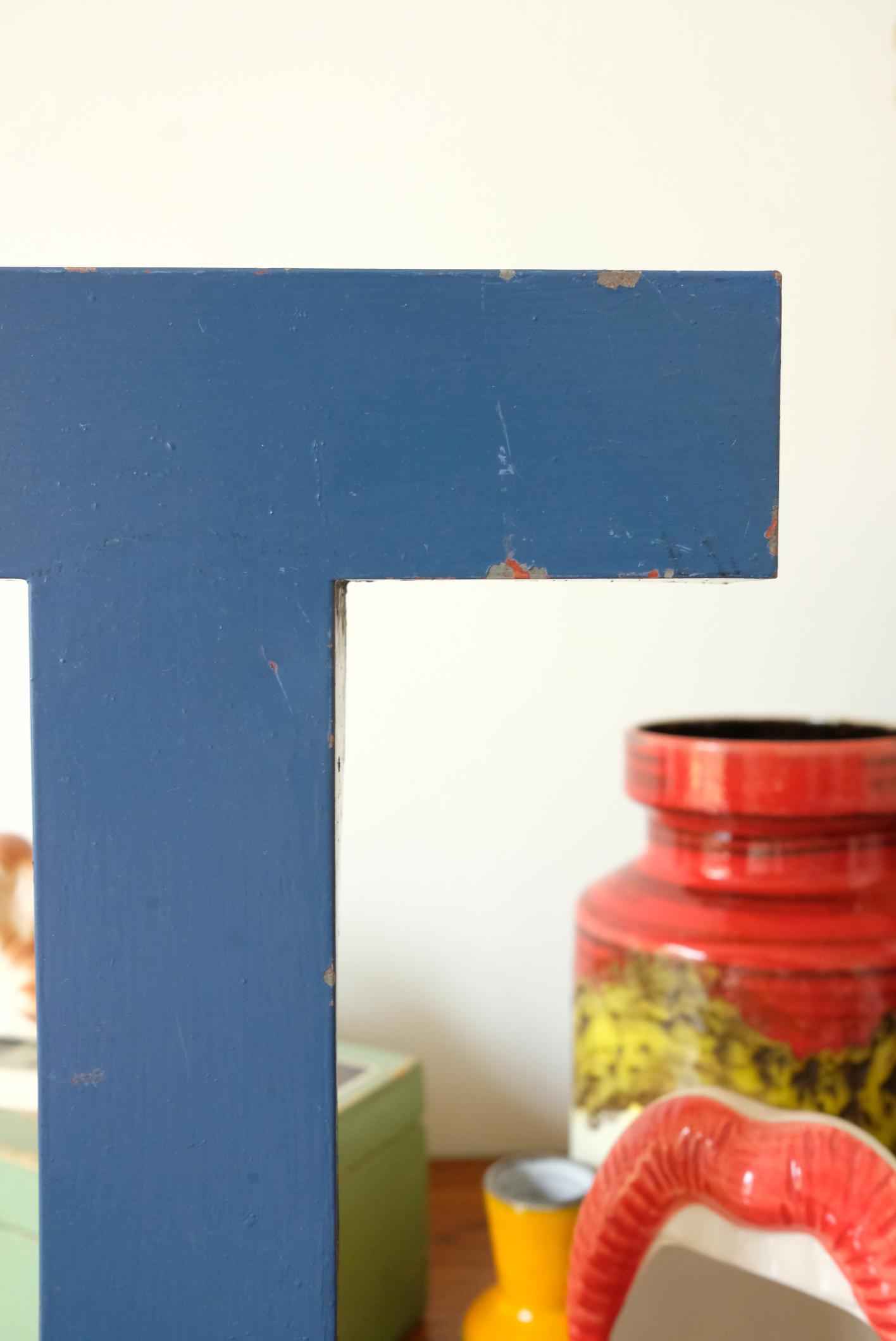 Lettres d'enseigne en métal peint
