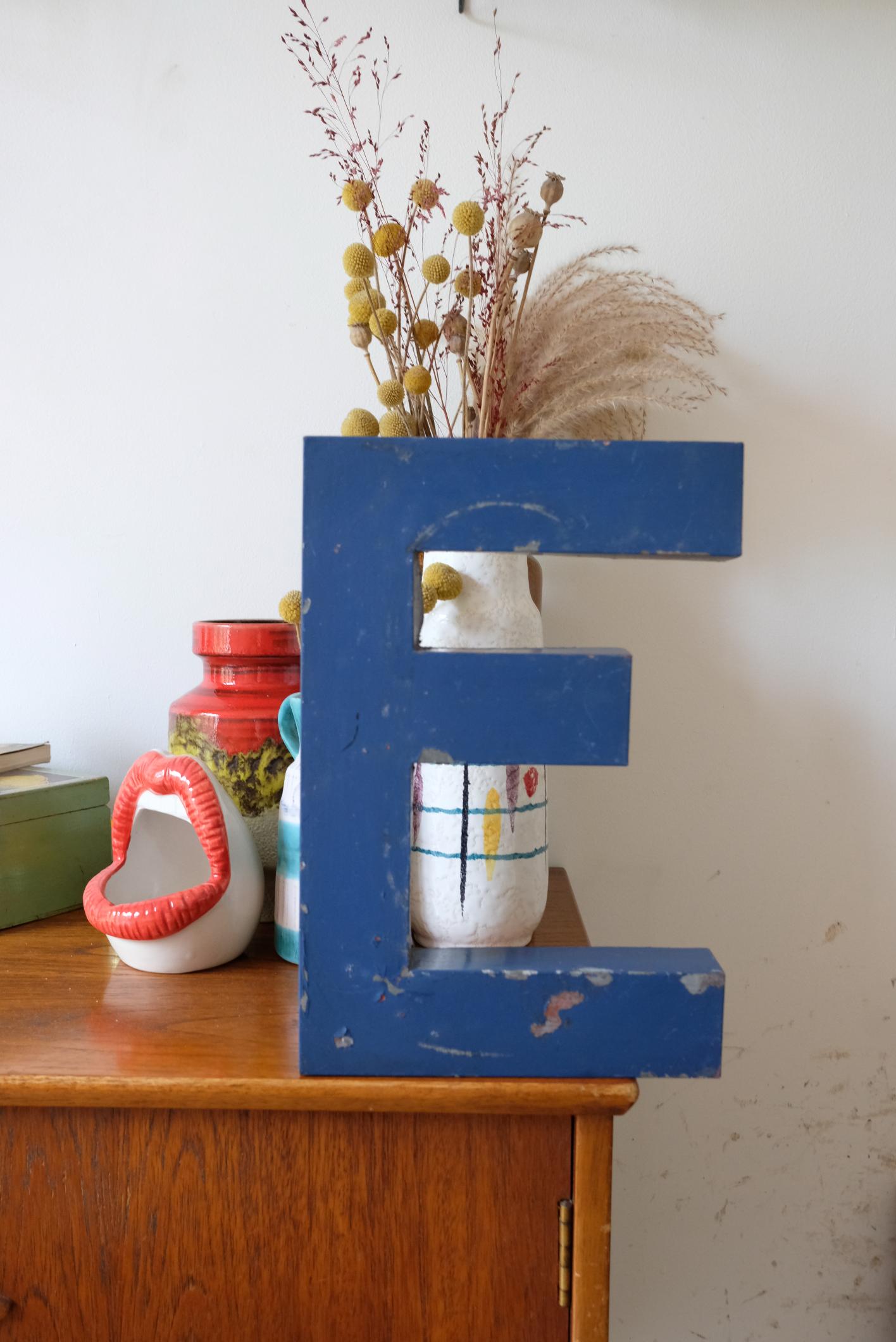 Lettres d'enseigne en métal peint