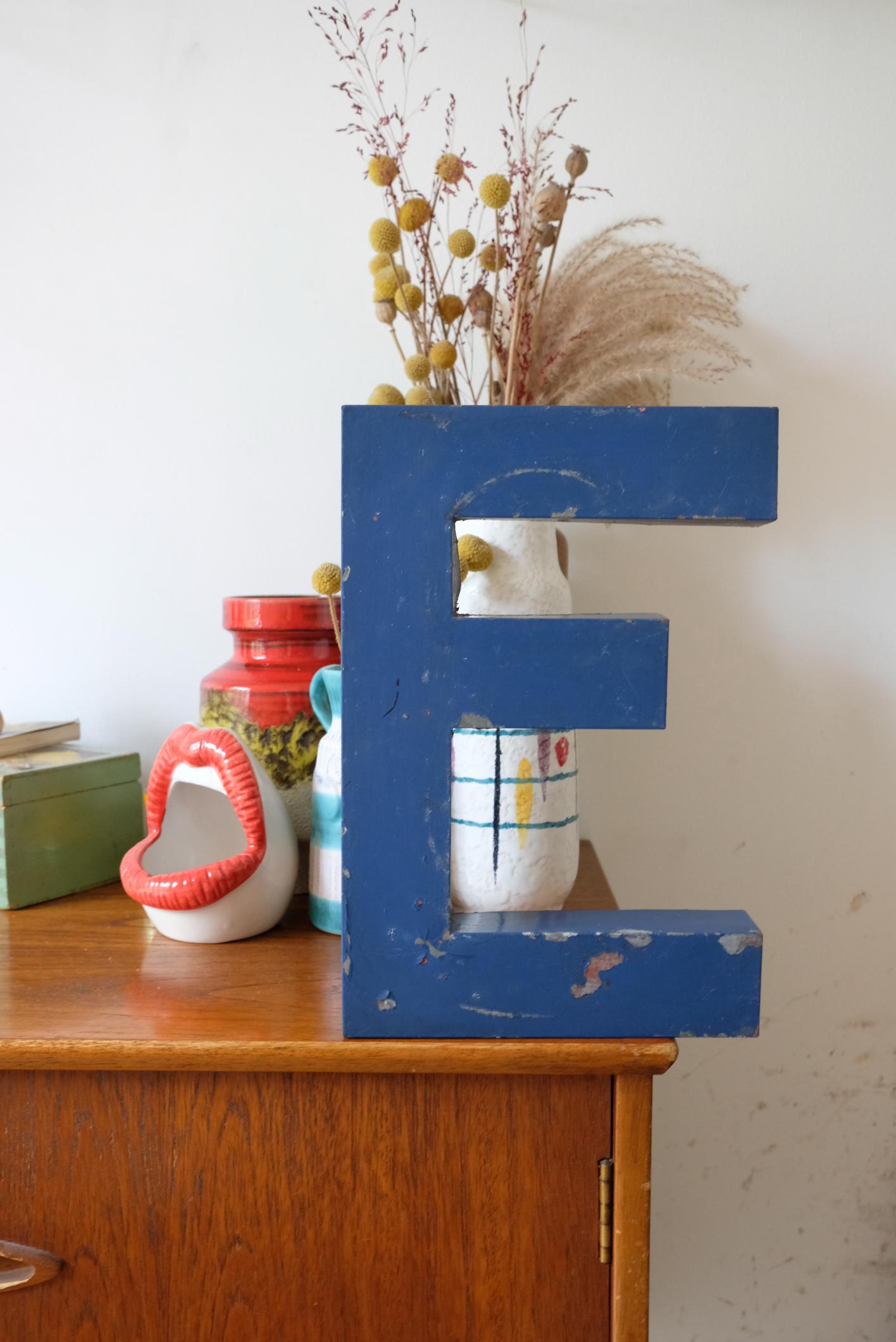 Lettres d'enseigne en métal peint