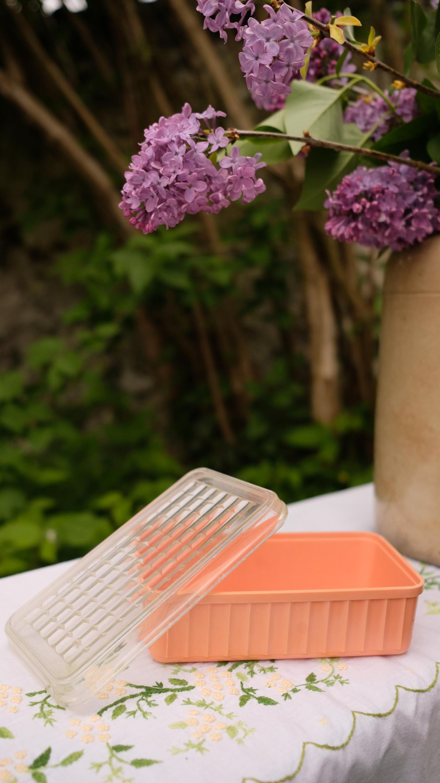 Beurrier vintage en plastique