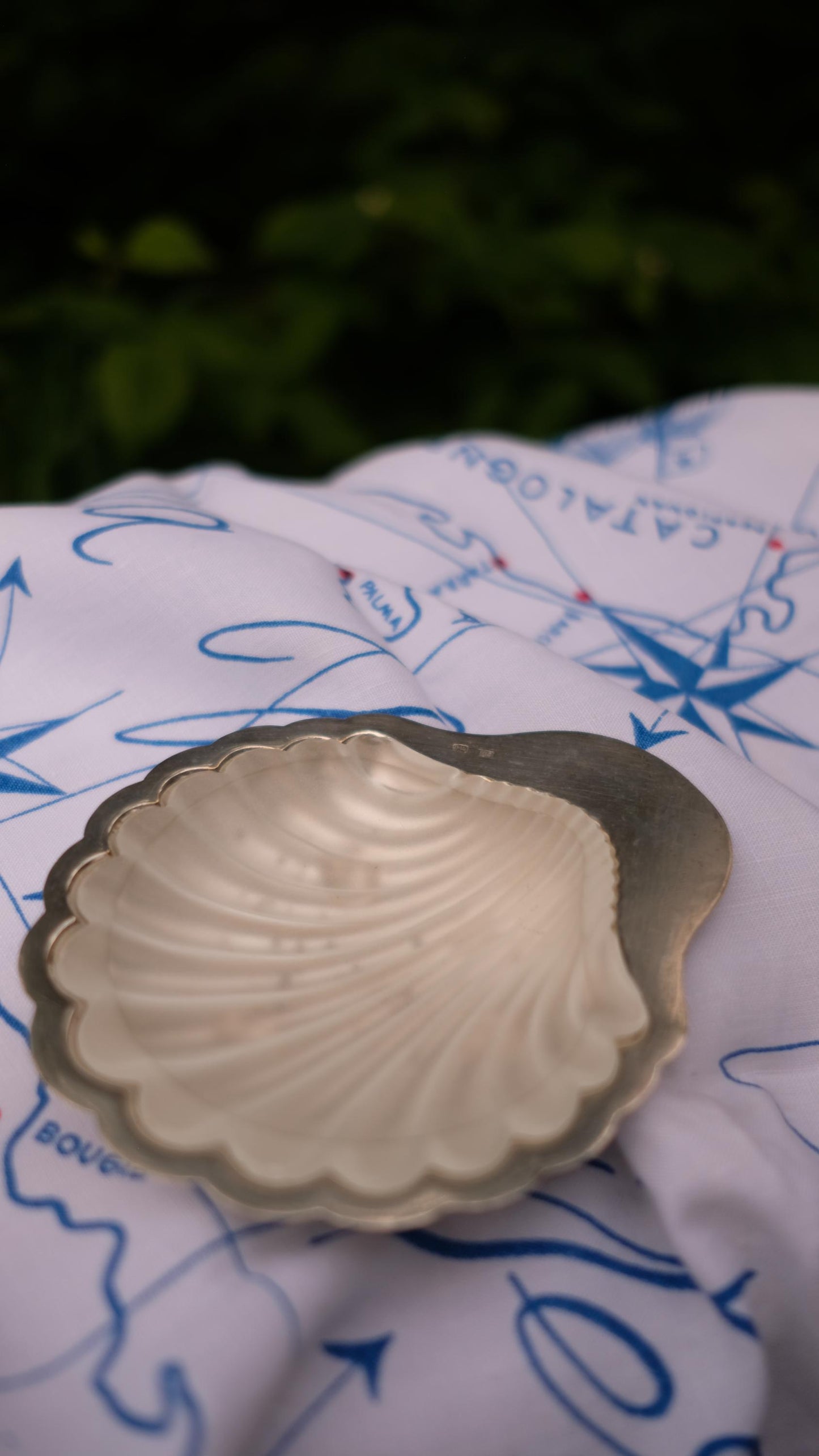 Beurrier coquille vintage en métal argenté et verre givré