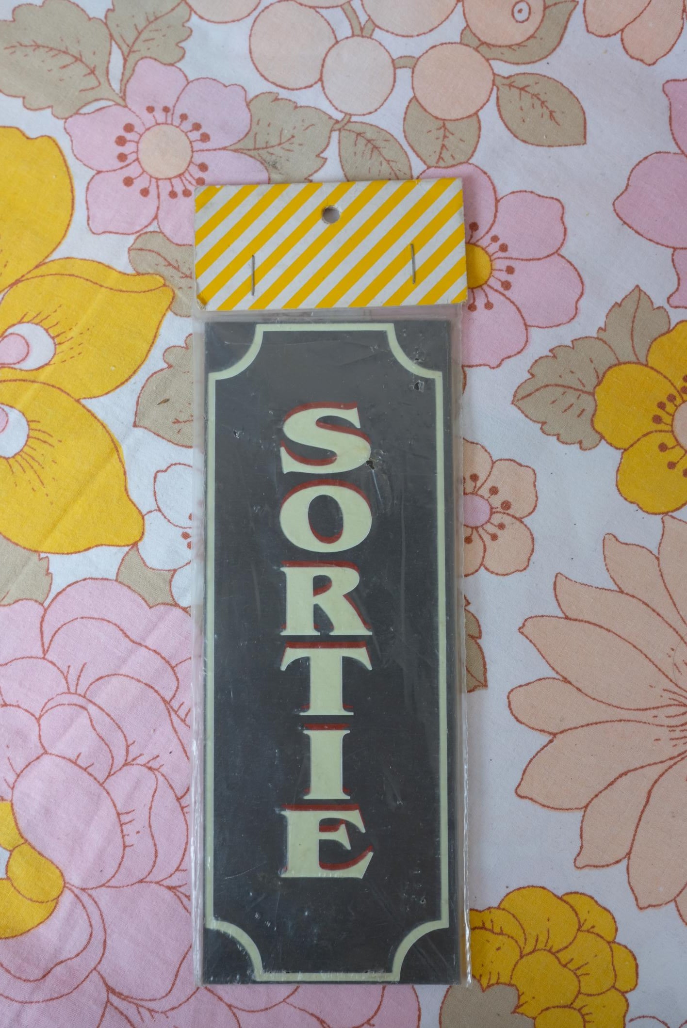 Plaque indicative
