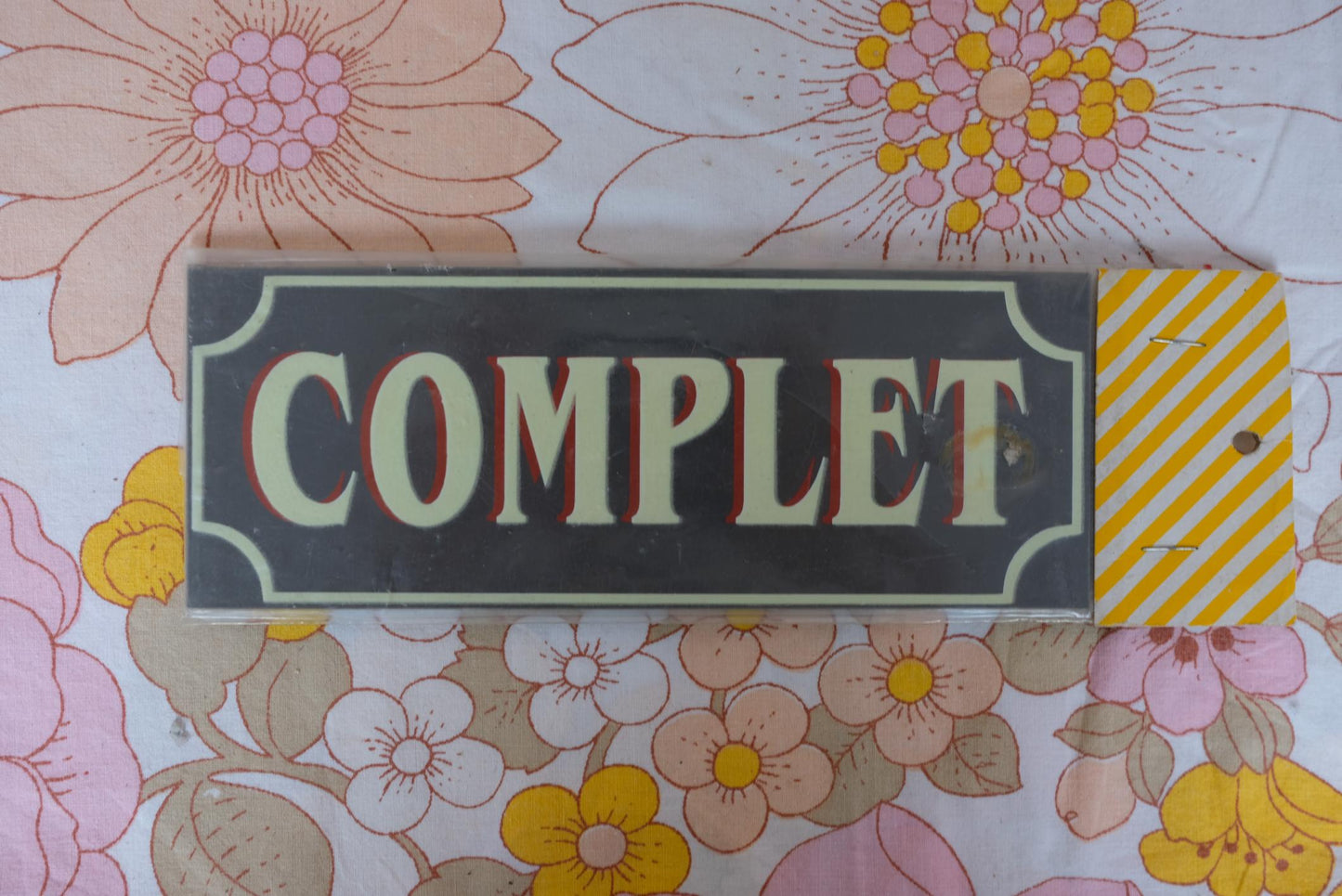 Plaque indicative