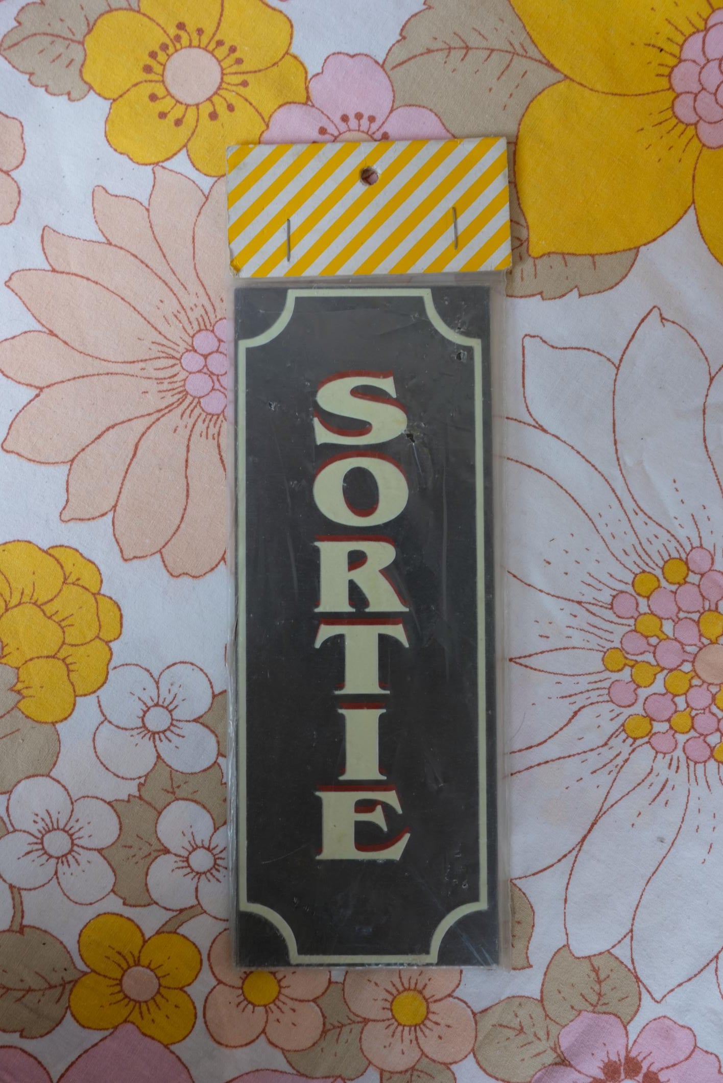 Plaque indicative