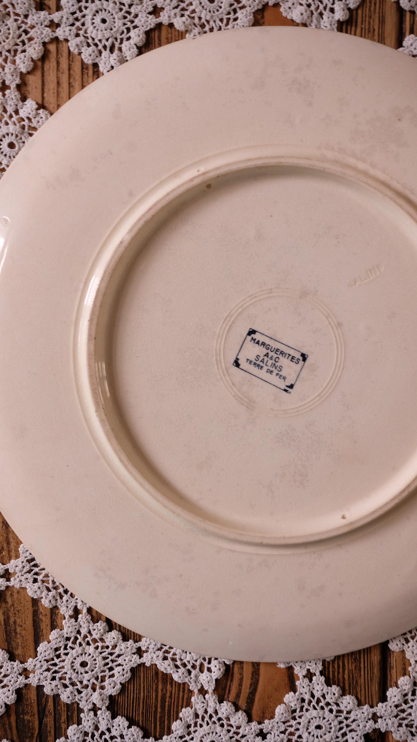Grand plat terre de fer les salins vintage modèle Marguerite