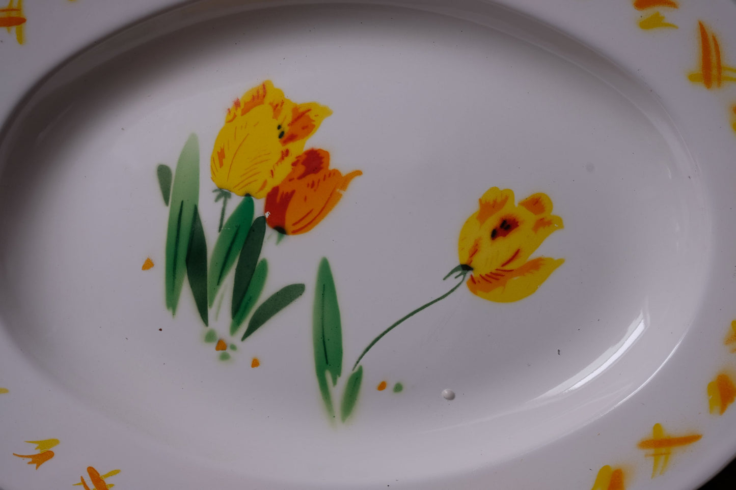 Plat ovale en tôle émaillée