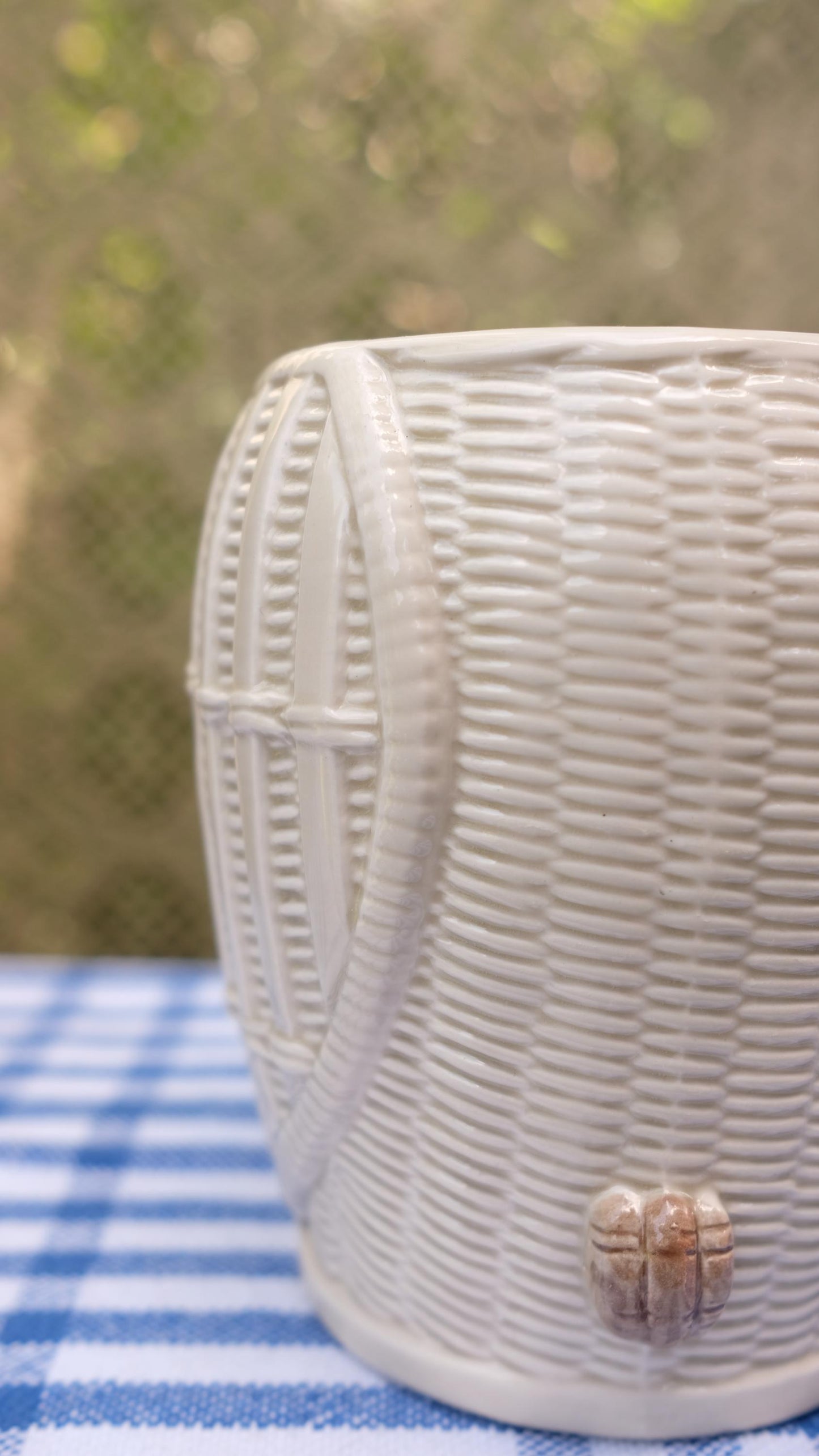 Pot zoomorphe en céramique signé fg