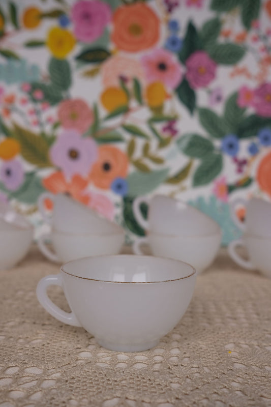 Tasses en opaline