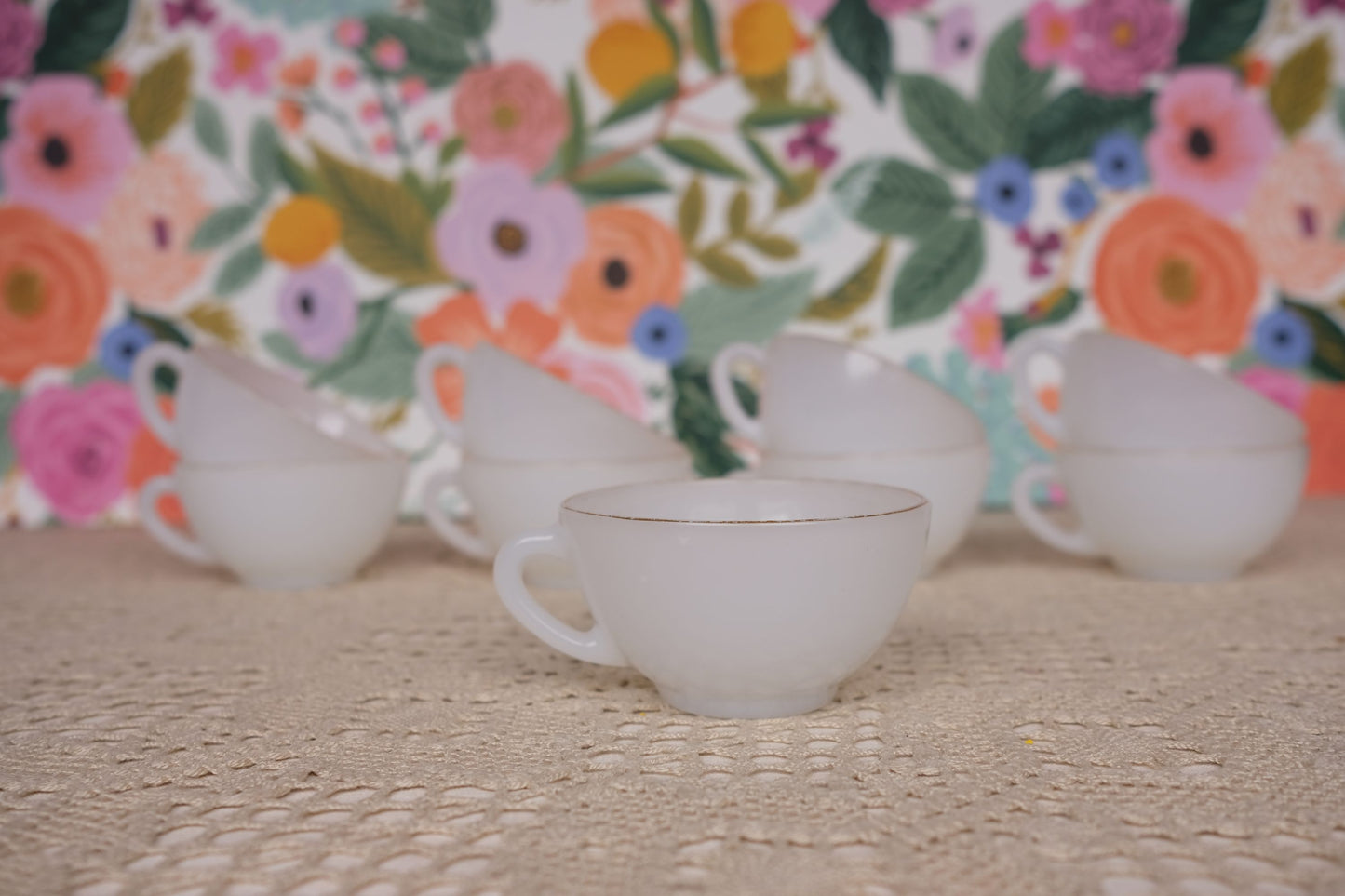 Tasses en opaline
