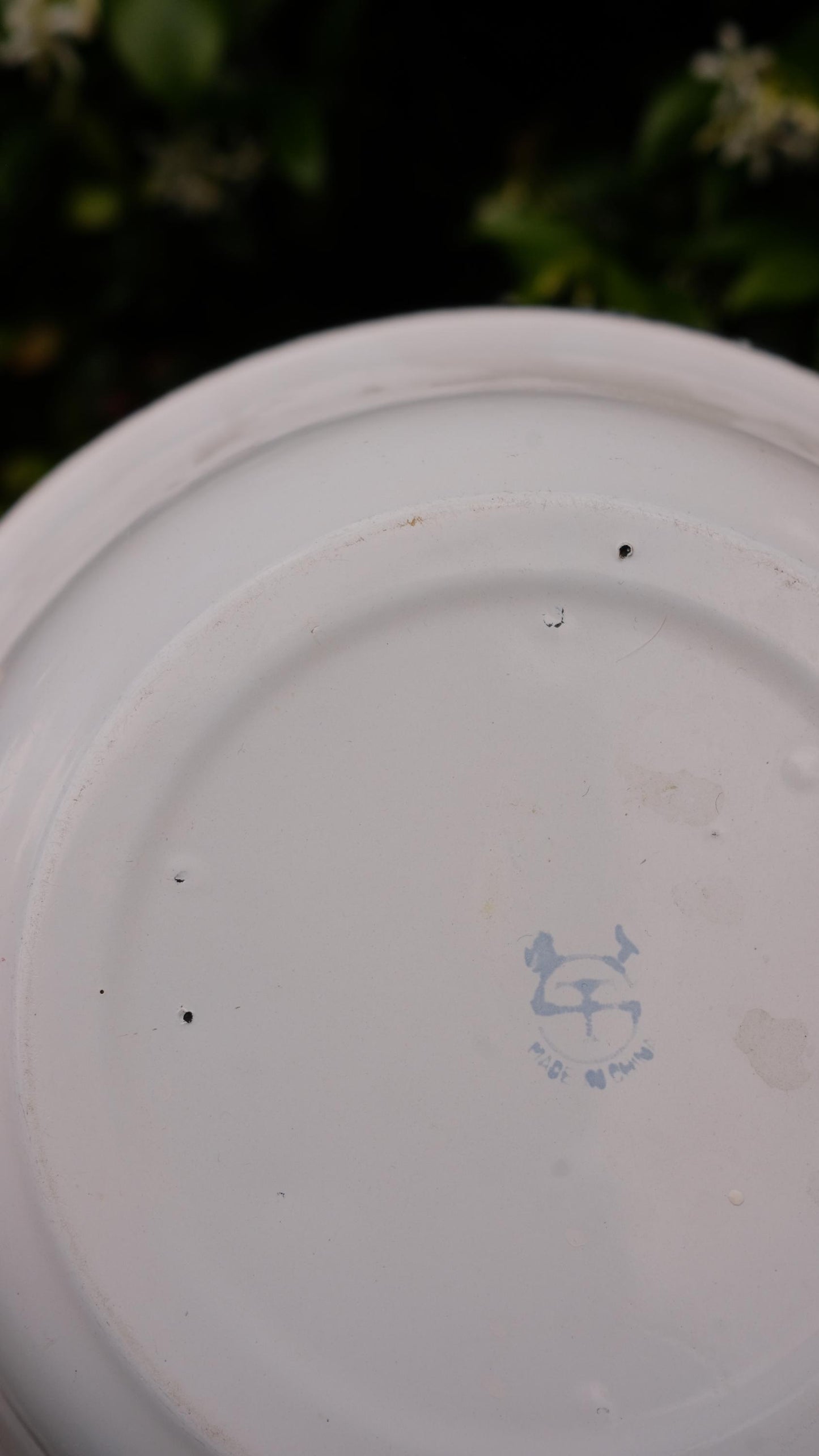 Plat creux vintage en tôle émaillée