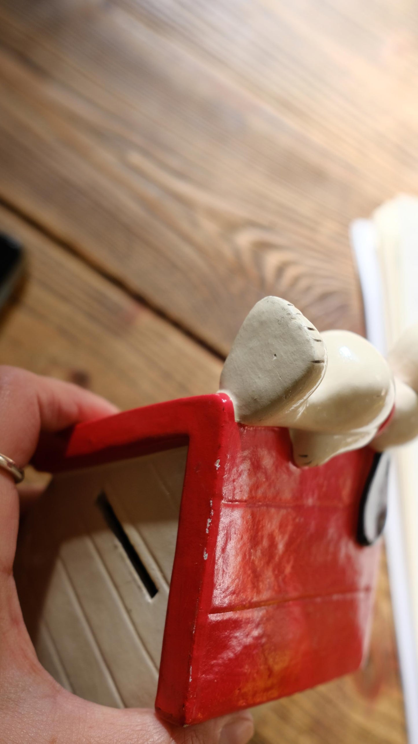 Tirelire Snoopy sur sa niche vintage