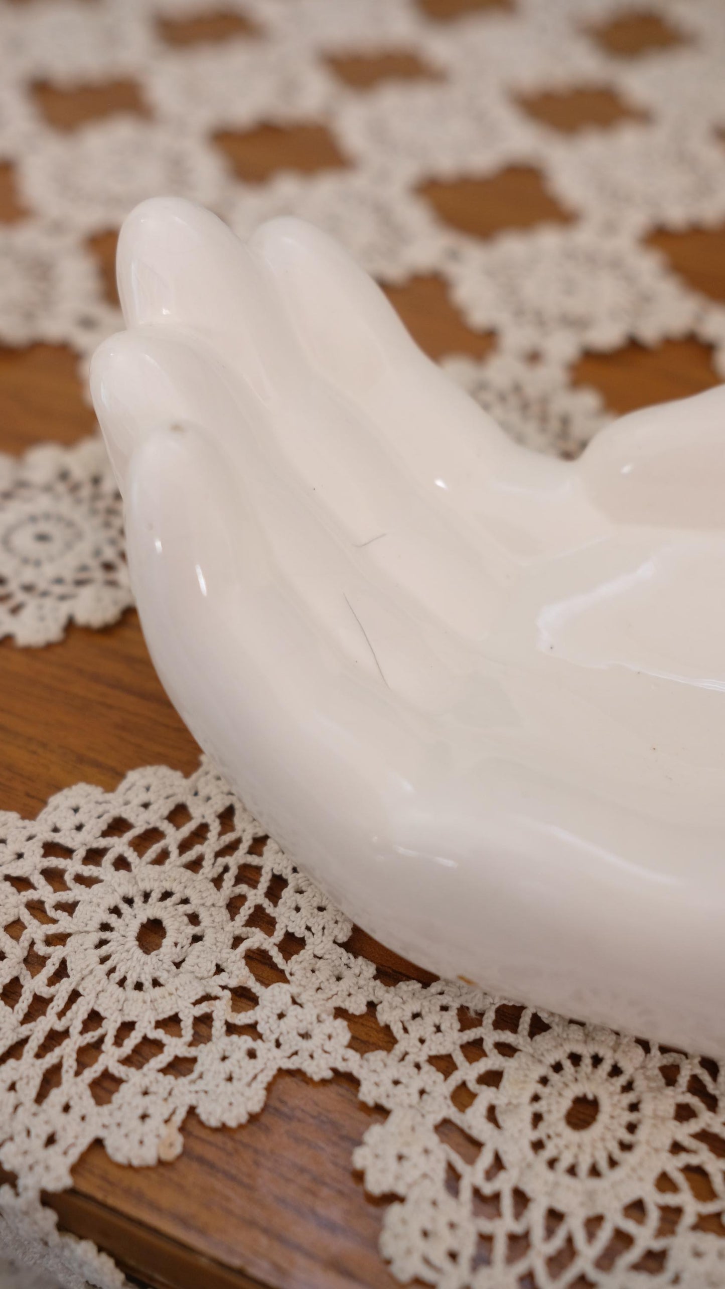 Vide-poches vintage en forme de main en porcelaine