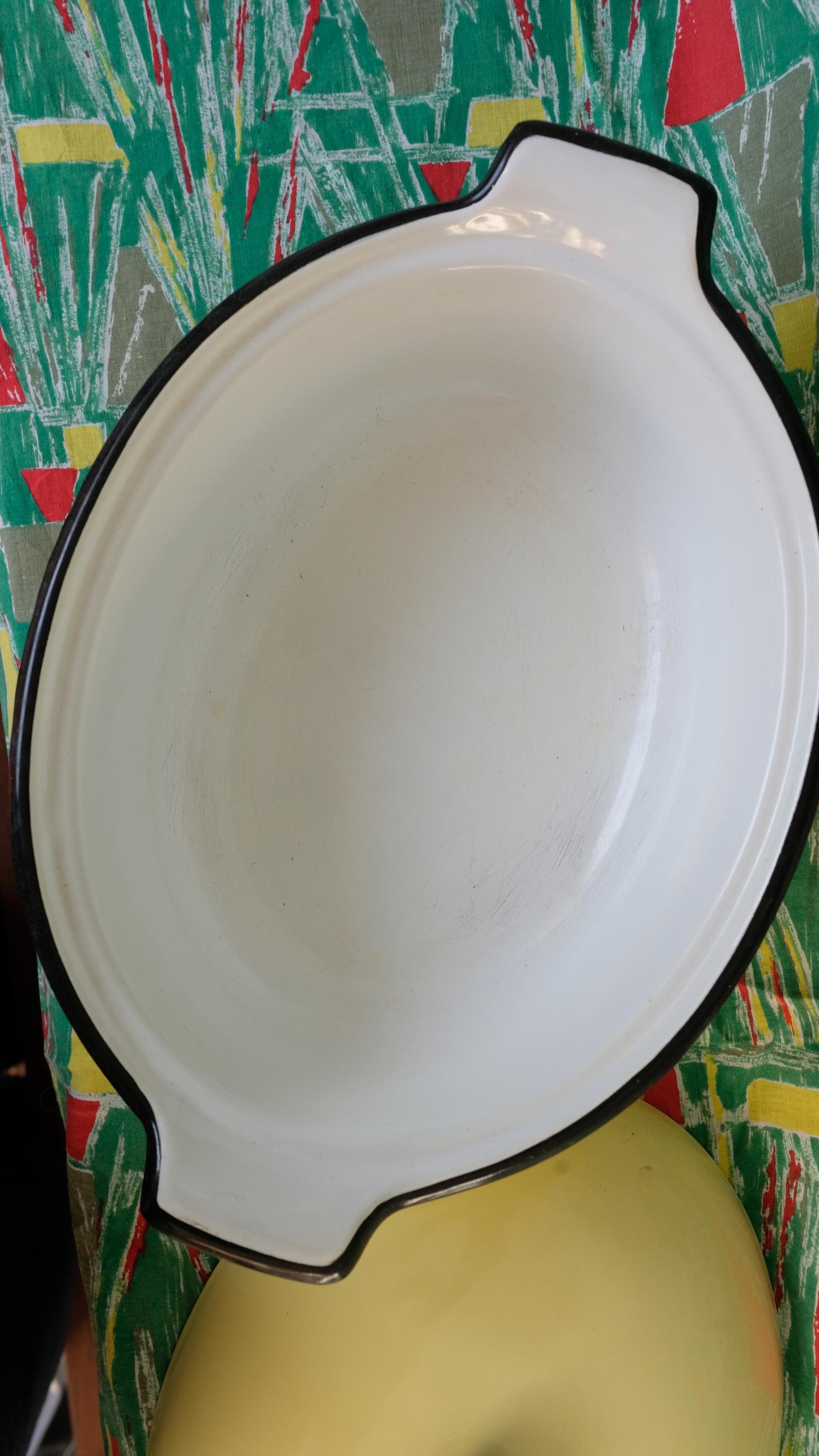 Cocotte ovale en métal émaillé