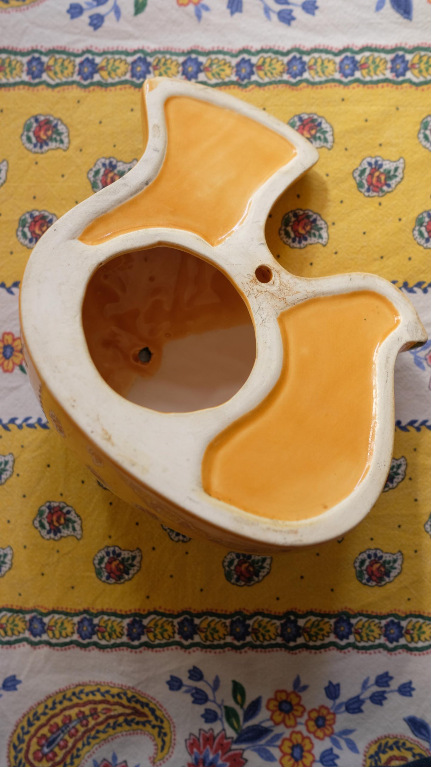 Dévidoir à ficelle en céramique zoomorphe en forme de cocotte