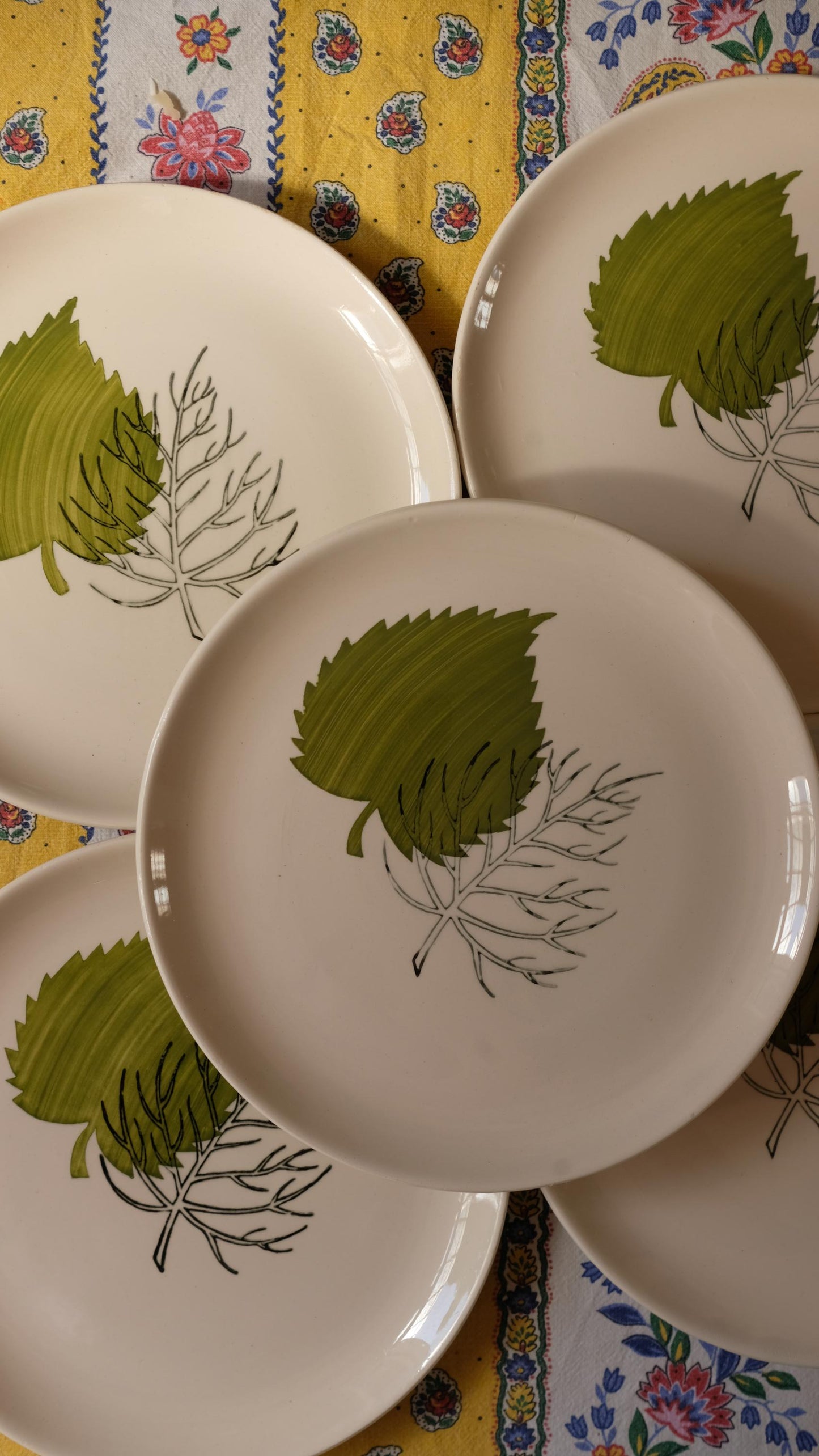 Lot de six assiettes à dessert vintage Niderviller motif botanique