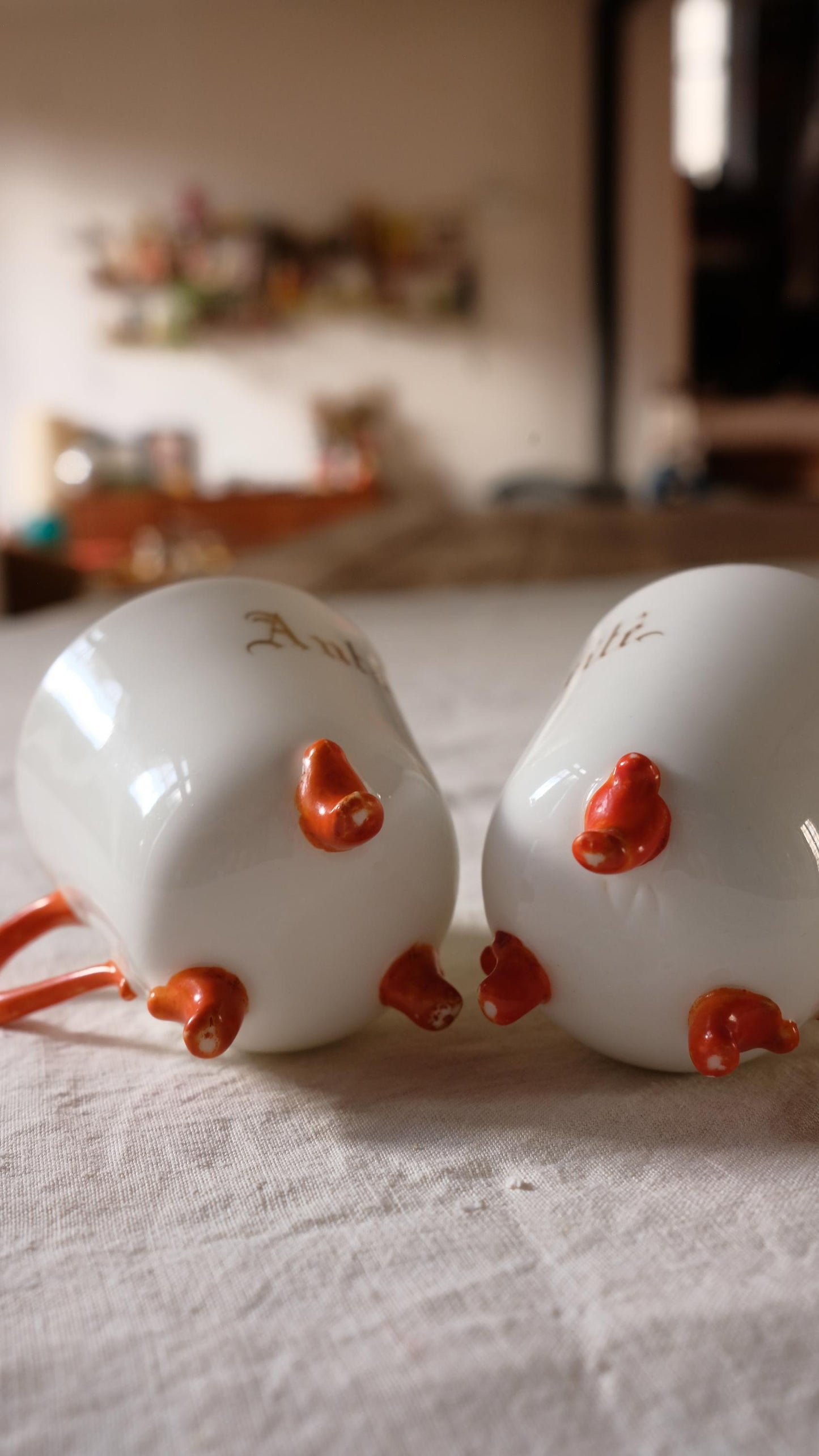 Lot de deux tasses prénoms vintage en porcelaine