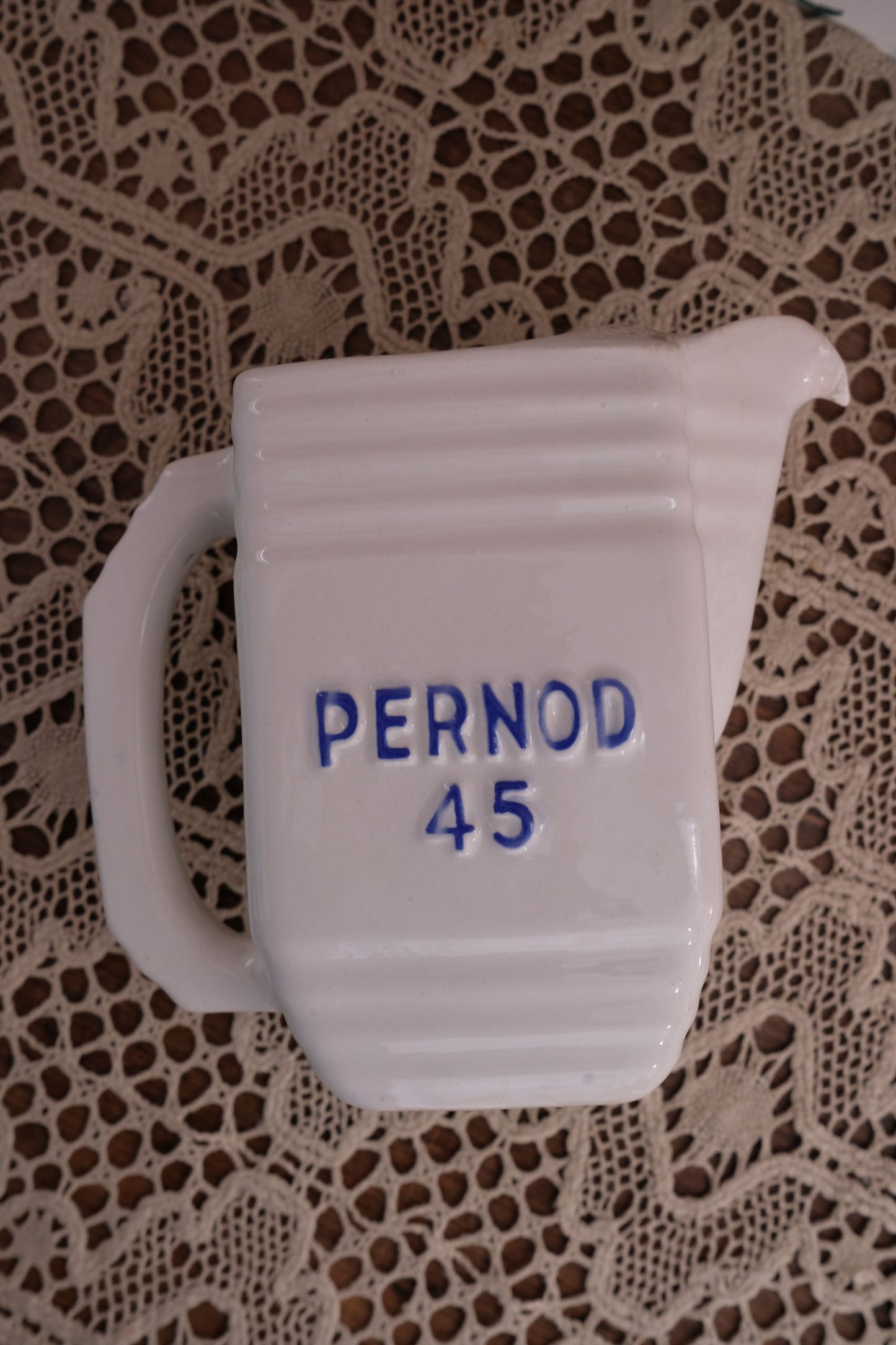 Pichet Pernod