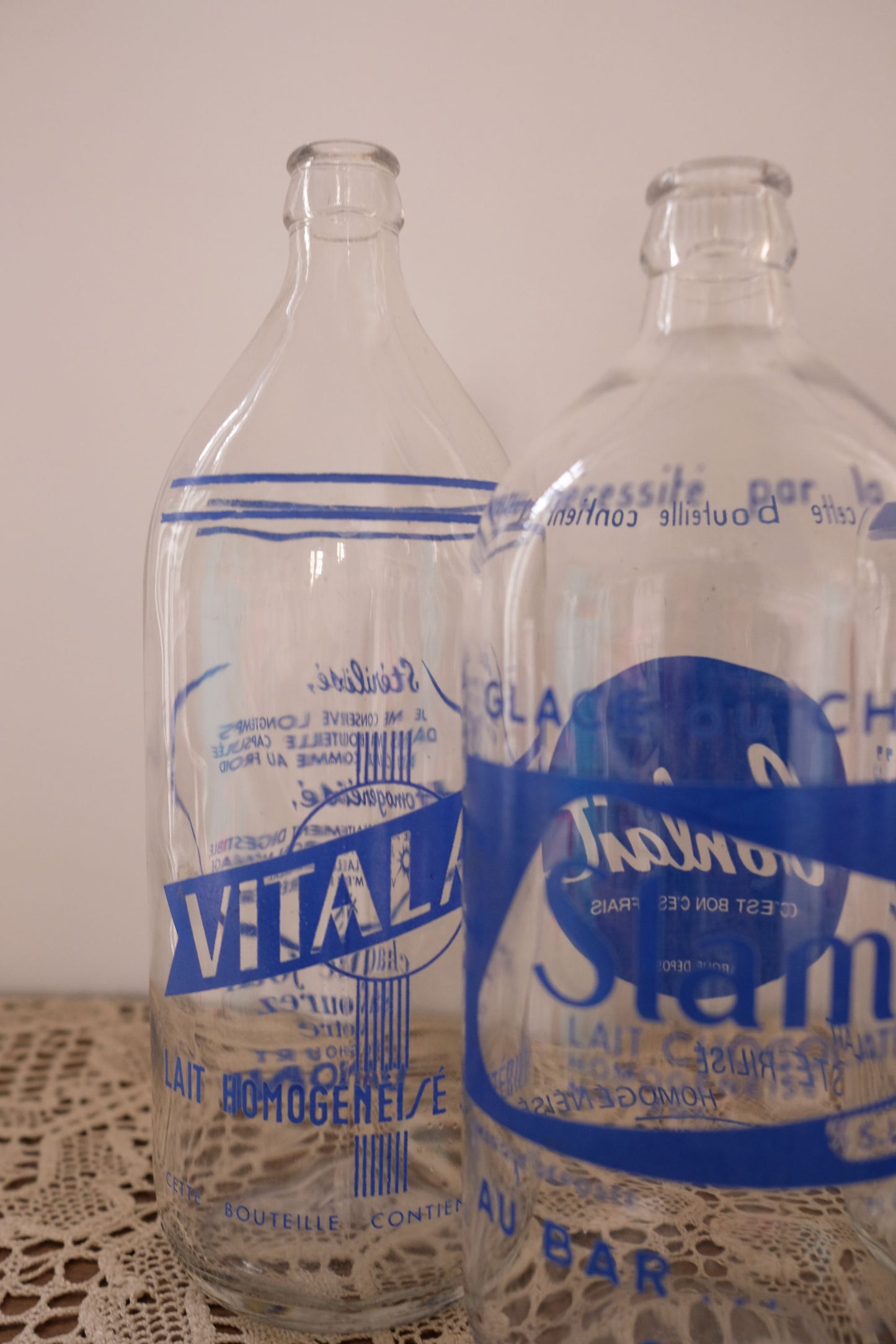 Bouteilles de lait publicitaires