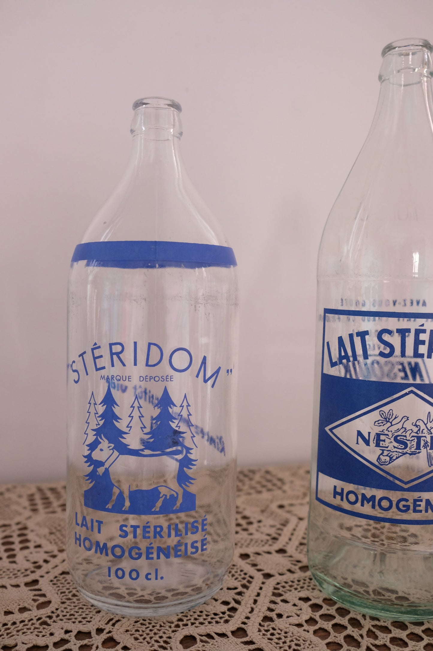 Bouteilles de lait publicitaires