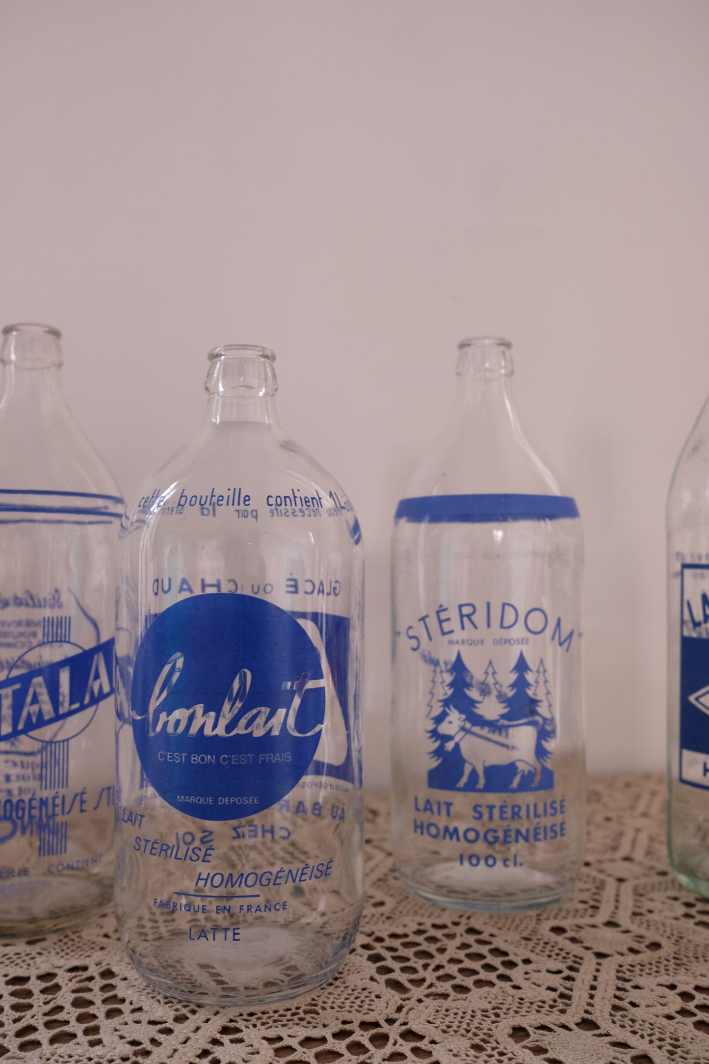 Bouteilles de lait publicitaires