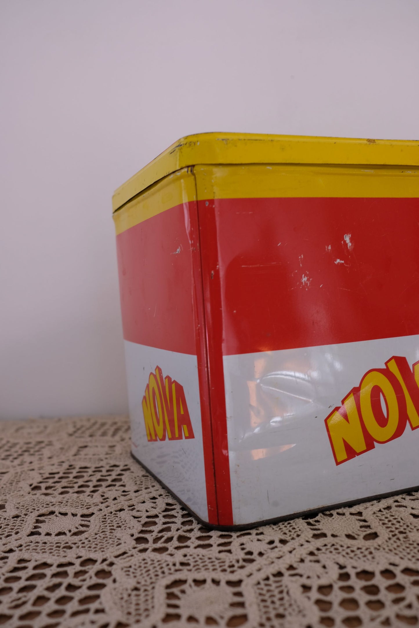 Grosse boite en métal Nova