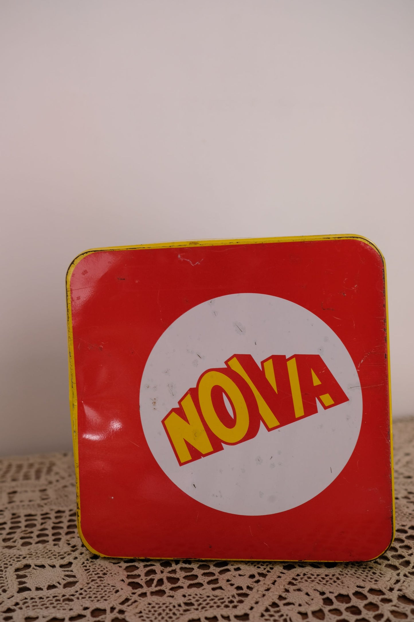 Grosse boite en métal Nova