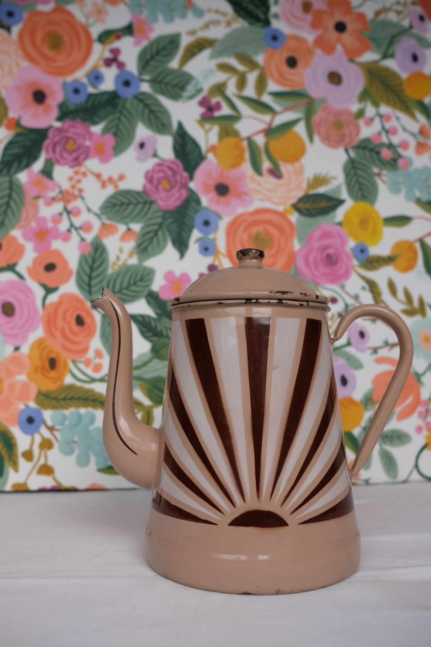 Cafetière en métal émaillée
