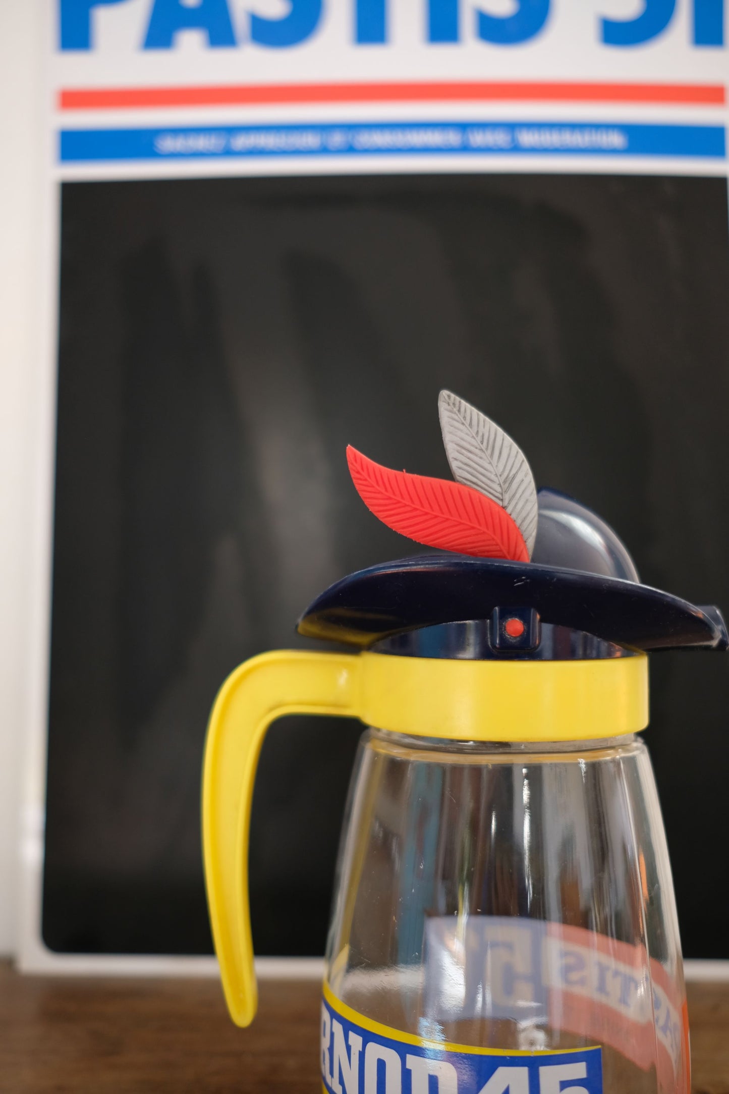 Carafe pastis 51 à chapeau mousquetaire