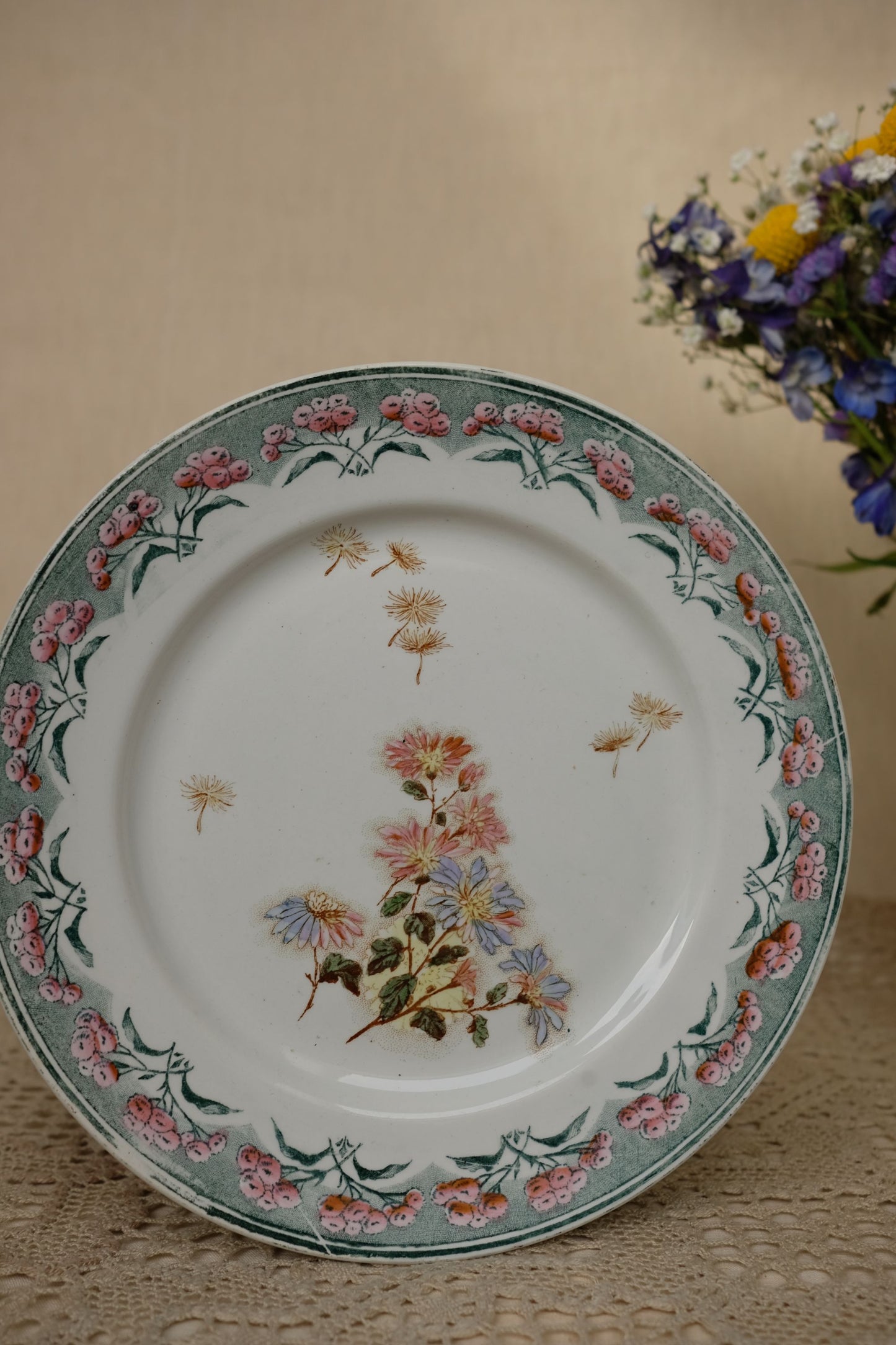 Assiettes terre de fer, motif René