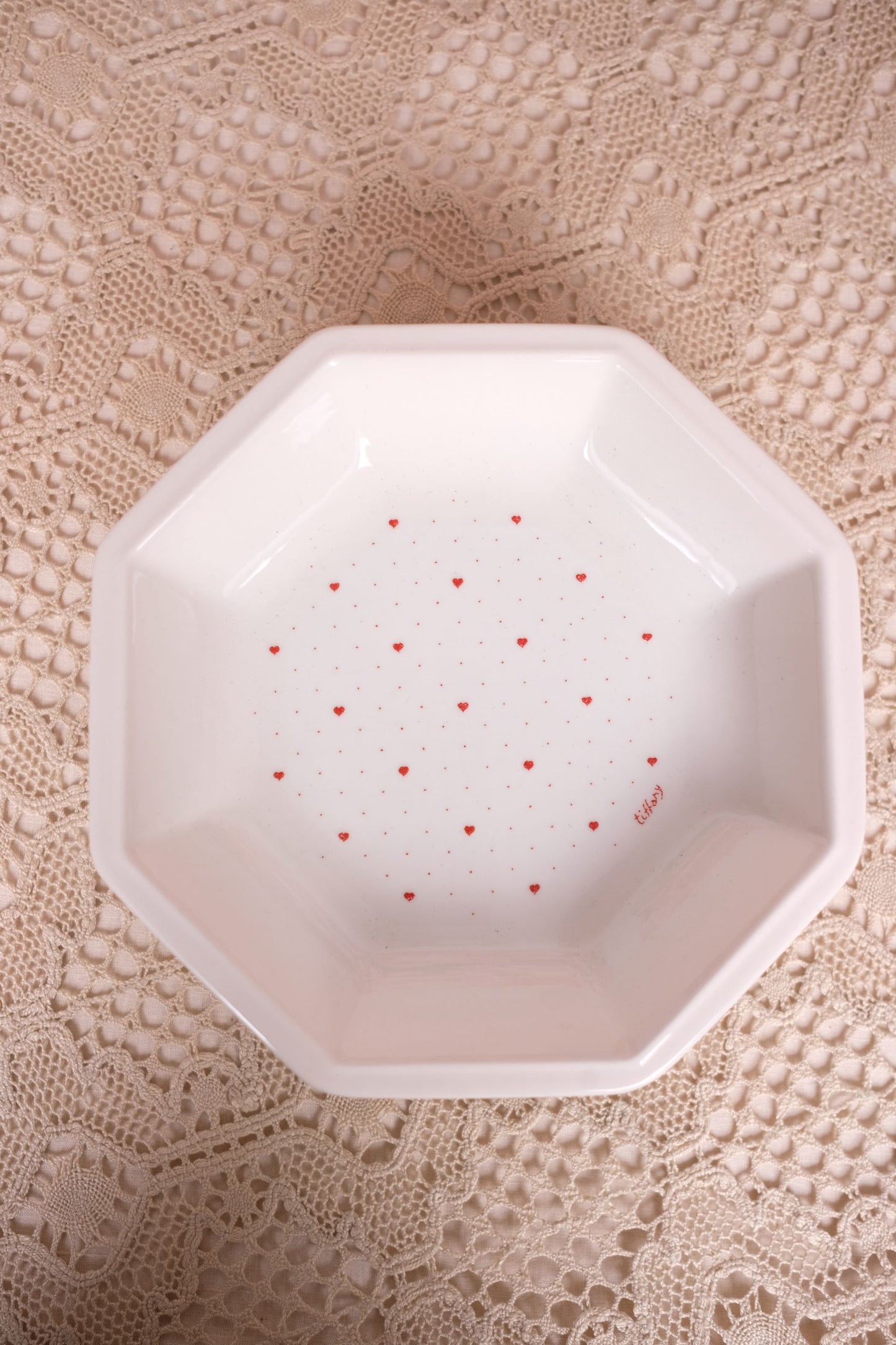 Assiettes creuses à motif coeurs