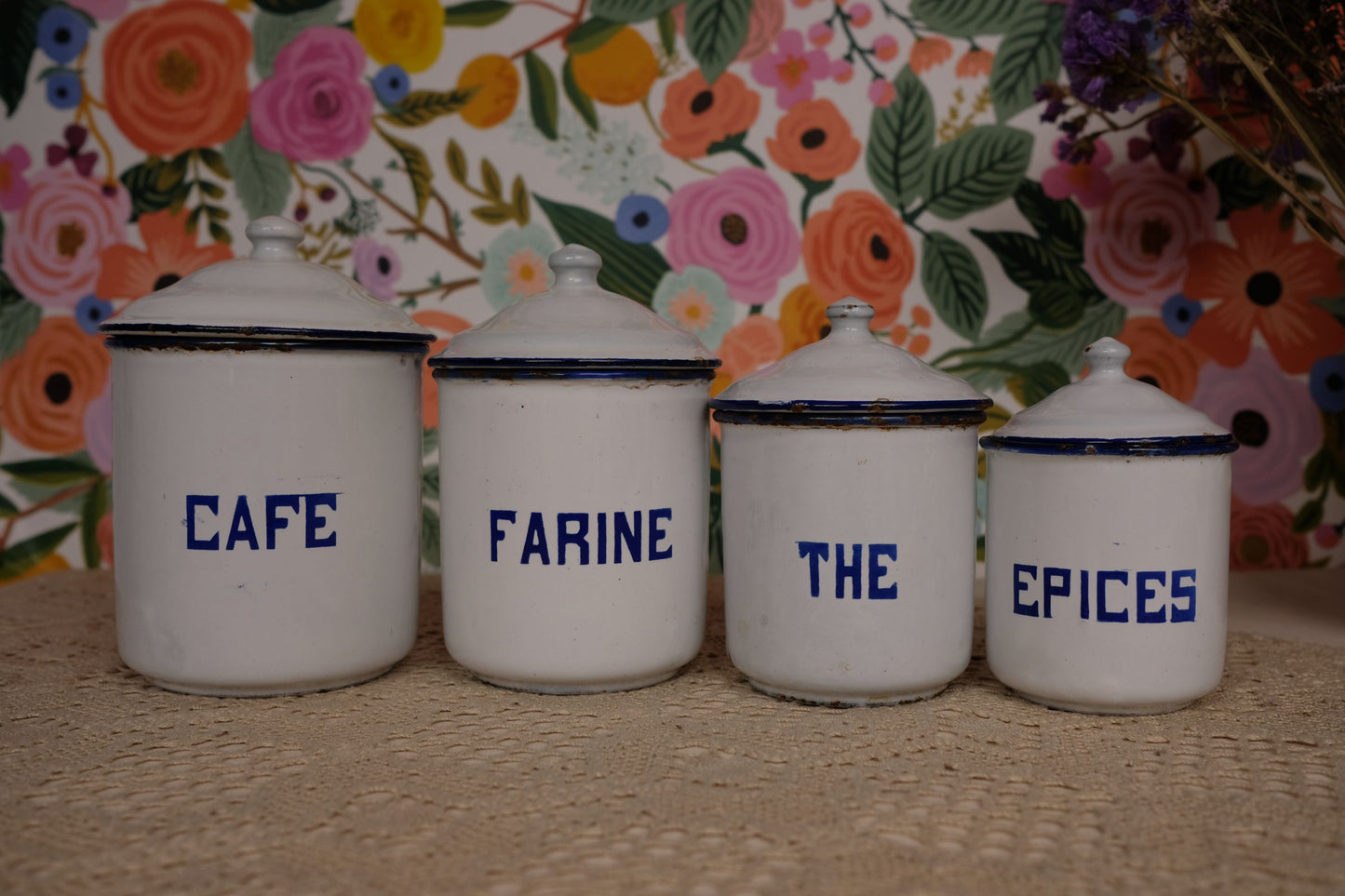 Ensemble de pots à épices en tôle émaillée