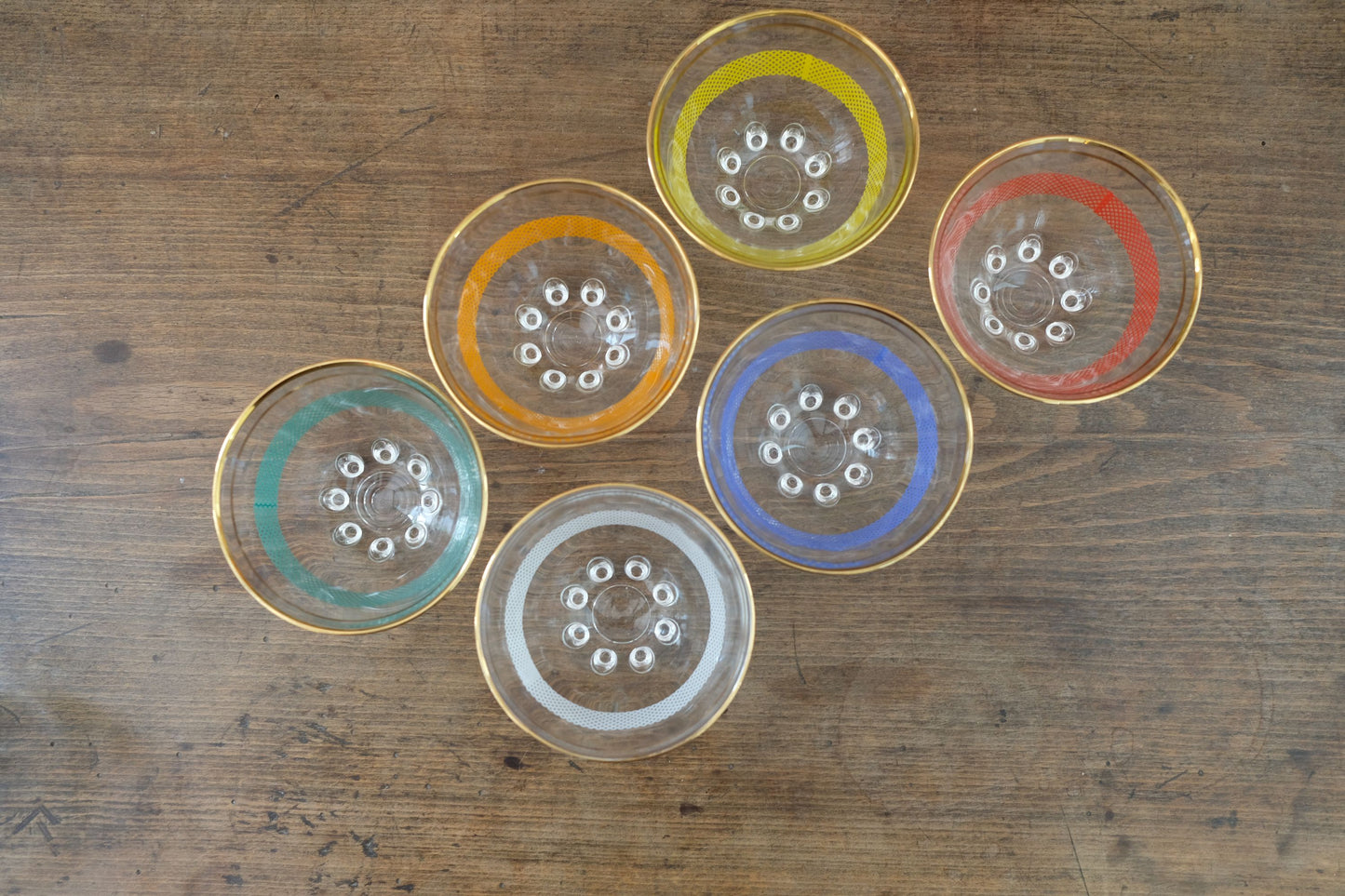 Ensemble de petites coupes en verres