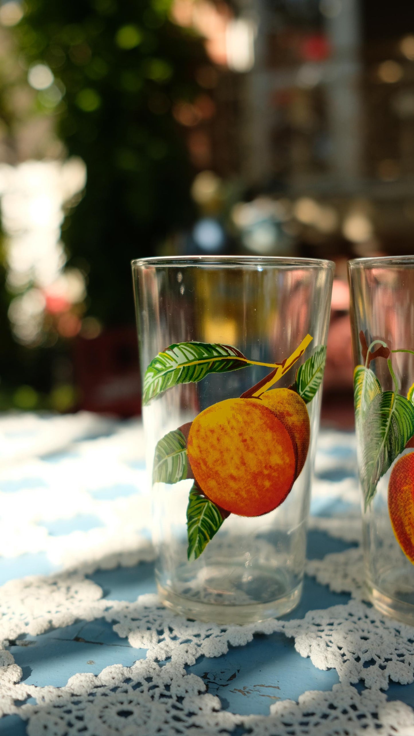 Lot de quatre verres vintage sérigraphiés de motifs fruits