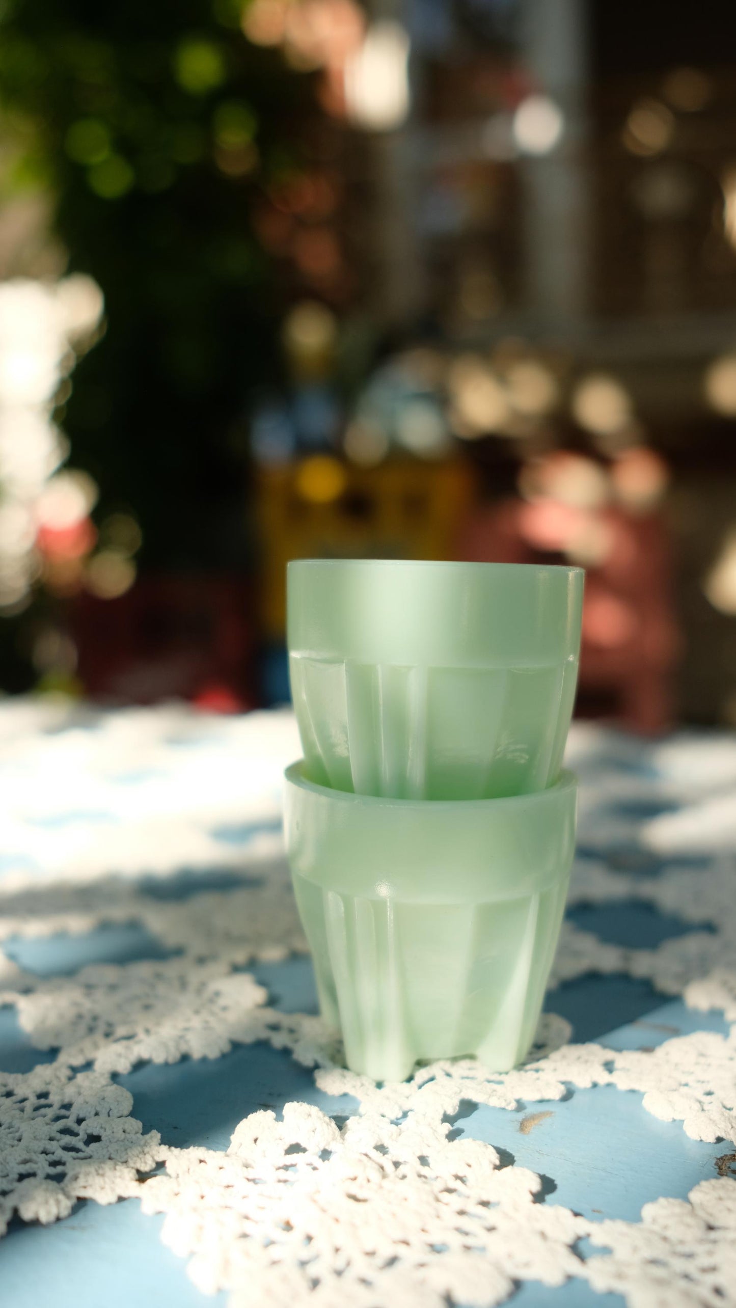 Lot de deux coquetiers vintage en opaline