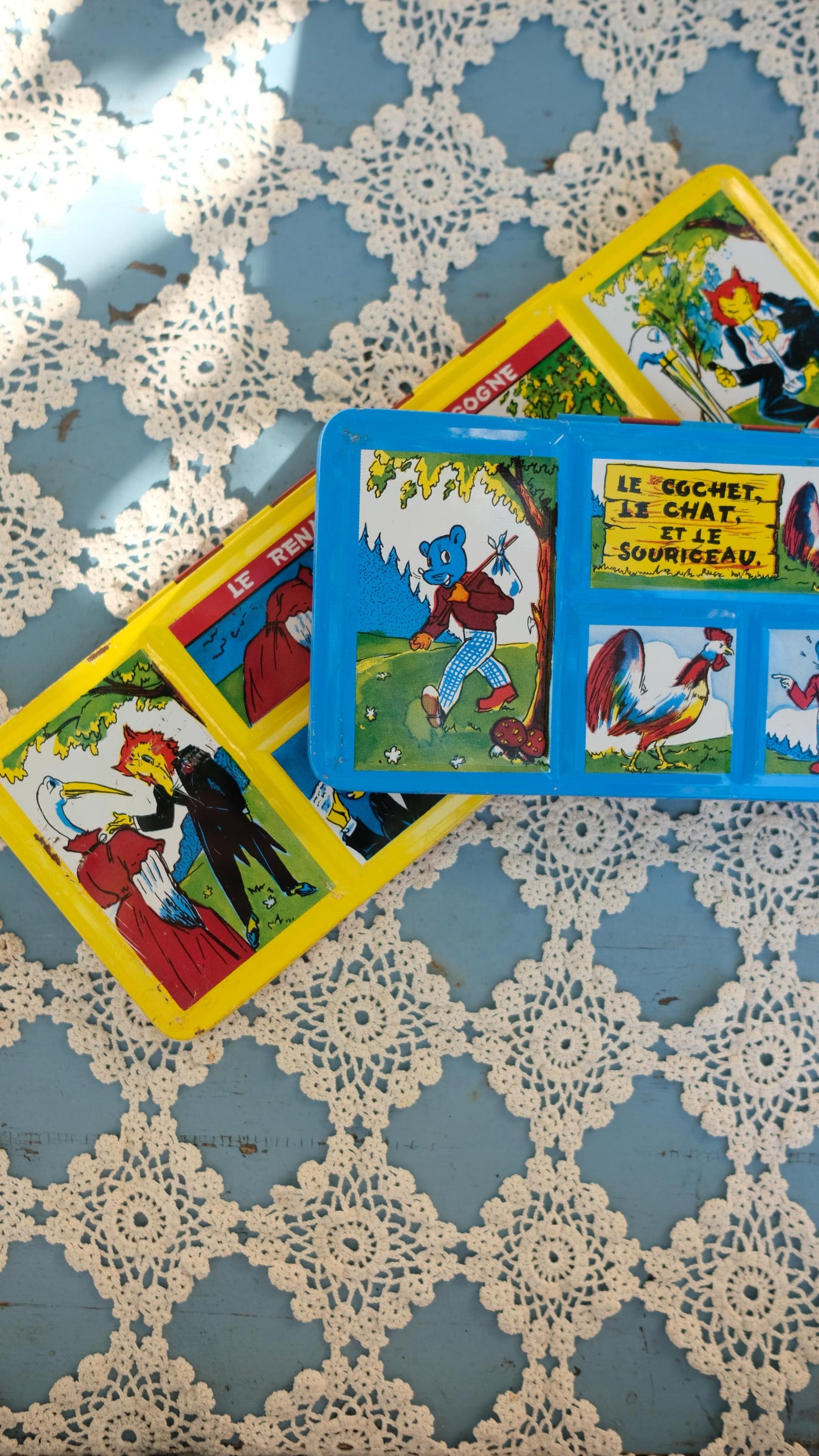 Boîtes de peinture vintage en métal illustrées d'une fable