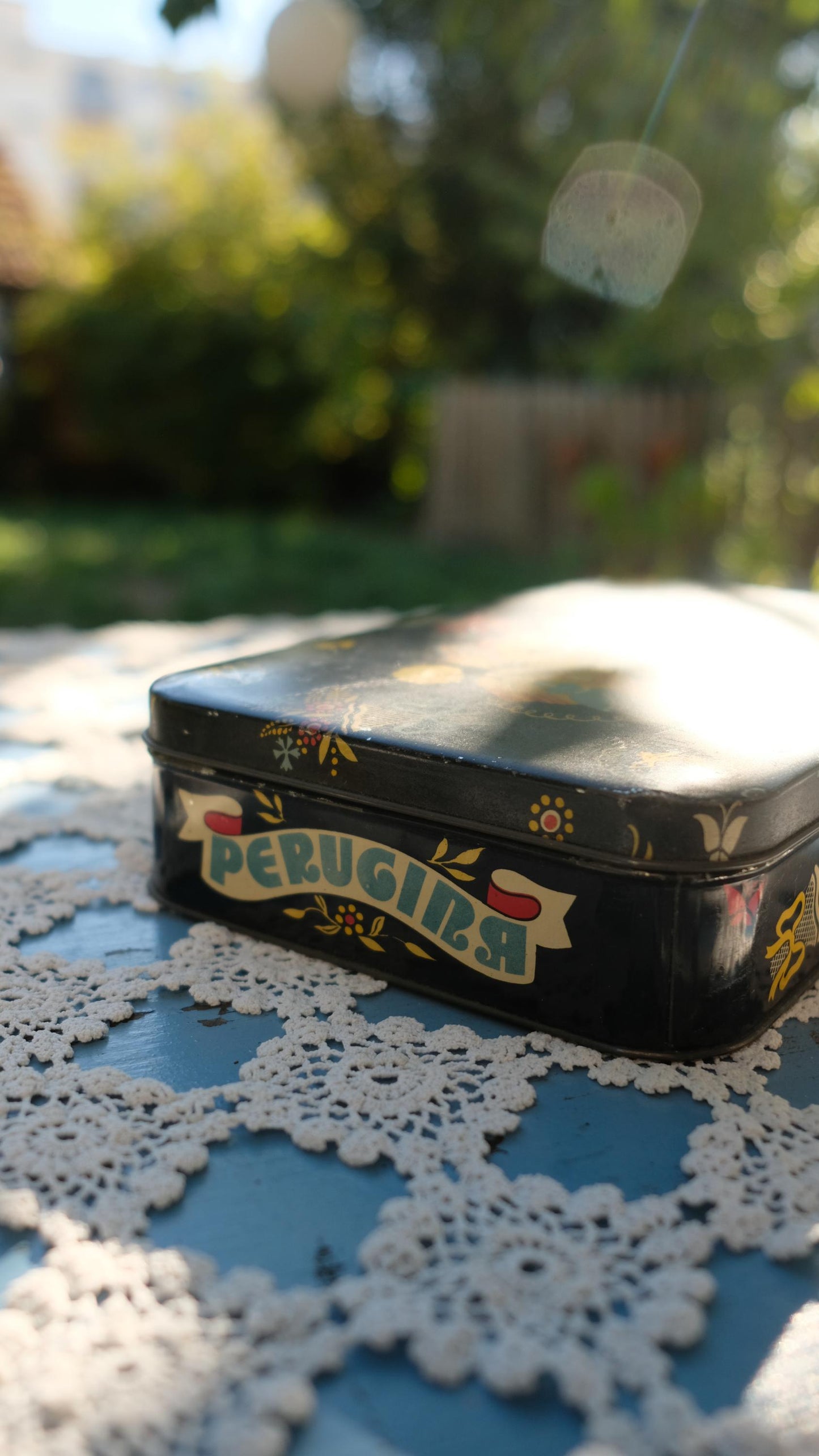Boîte de bonbons vintage pérugina en métal