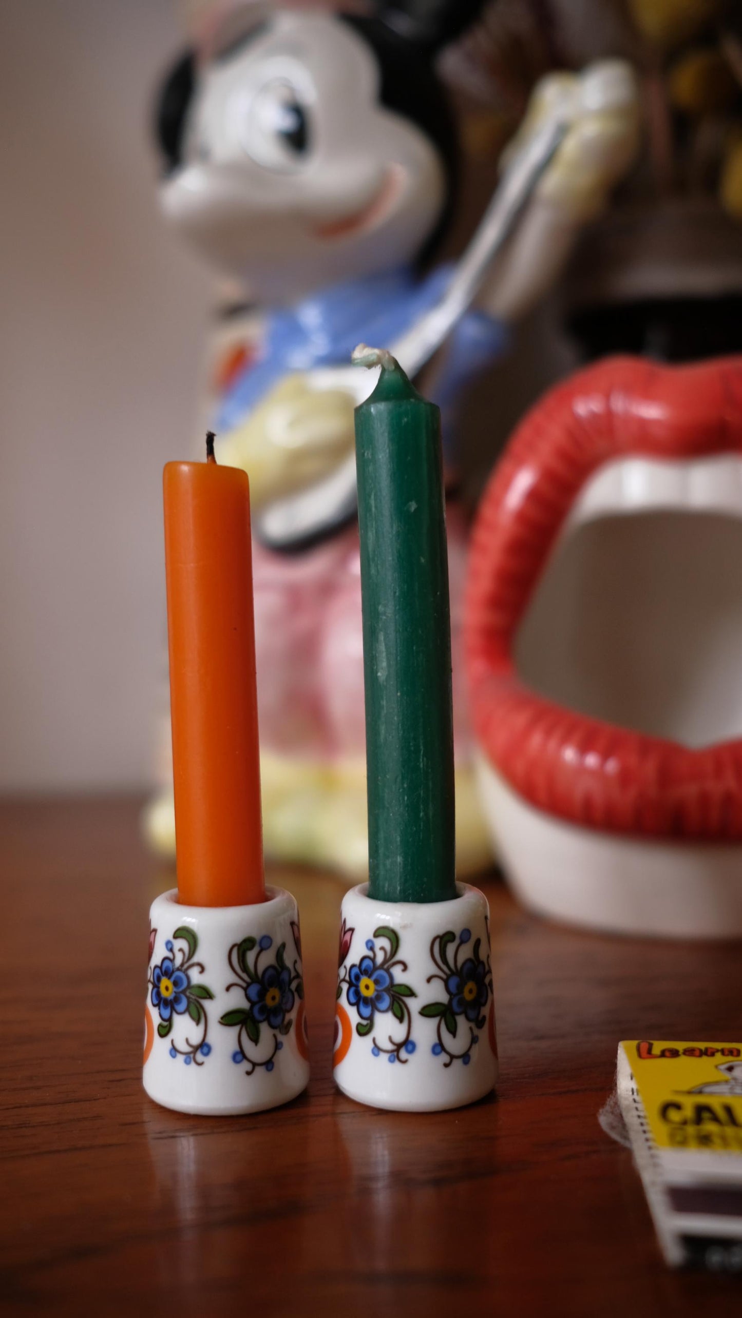 Lot de deux mini bougeoirs motifs cœurs et fleurs