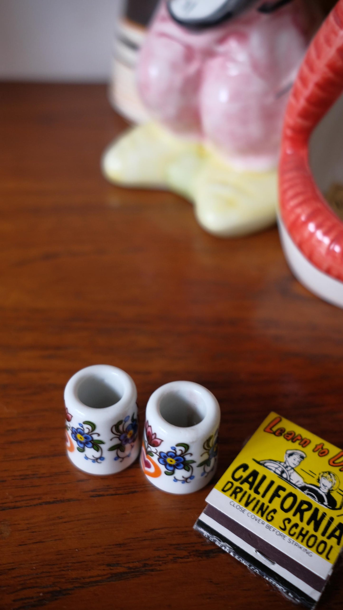 Lot de deux mini bougeoirs motifs cœurs et fleurs