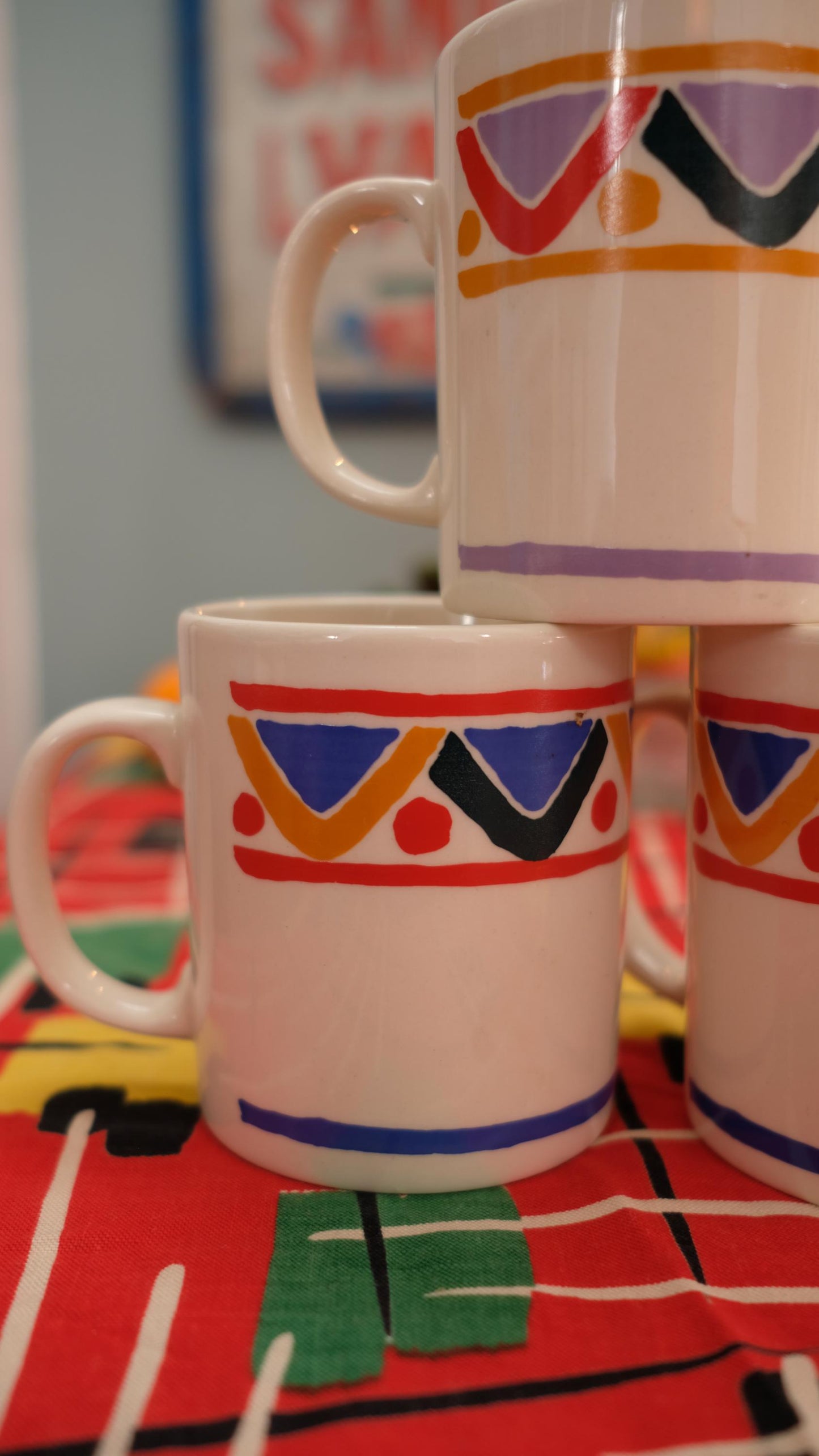 Lot de trois mugs mobil vintage