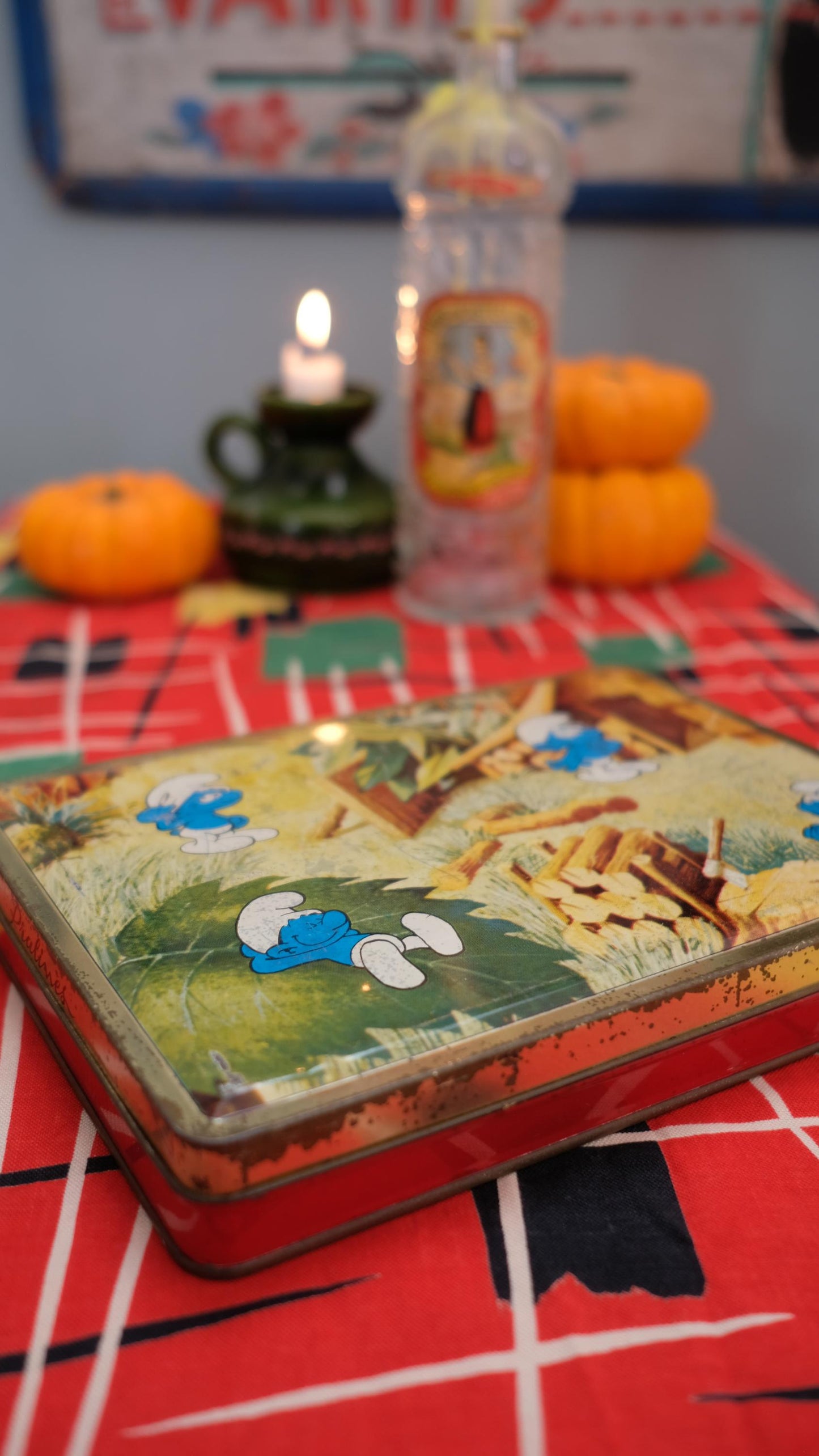 Boîte de bonbons vintage illustrée des schtroumpfs