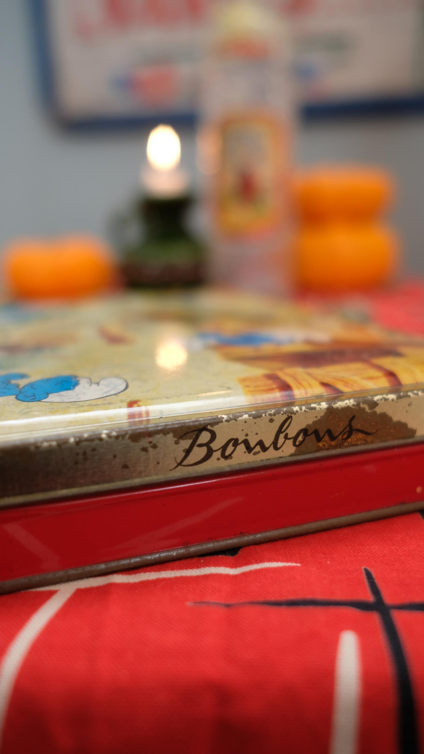 Boîte de bonbons vintage illustrée des schtroumpfs