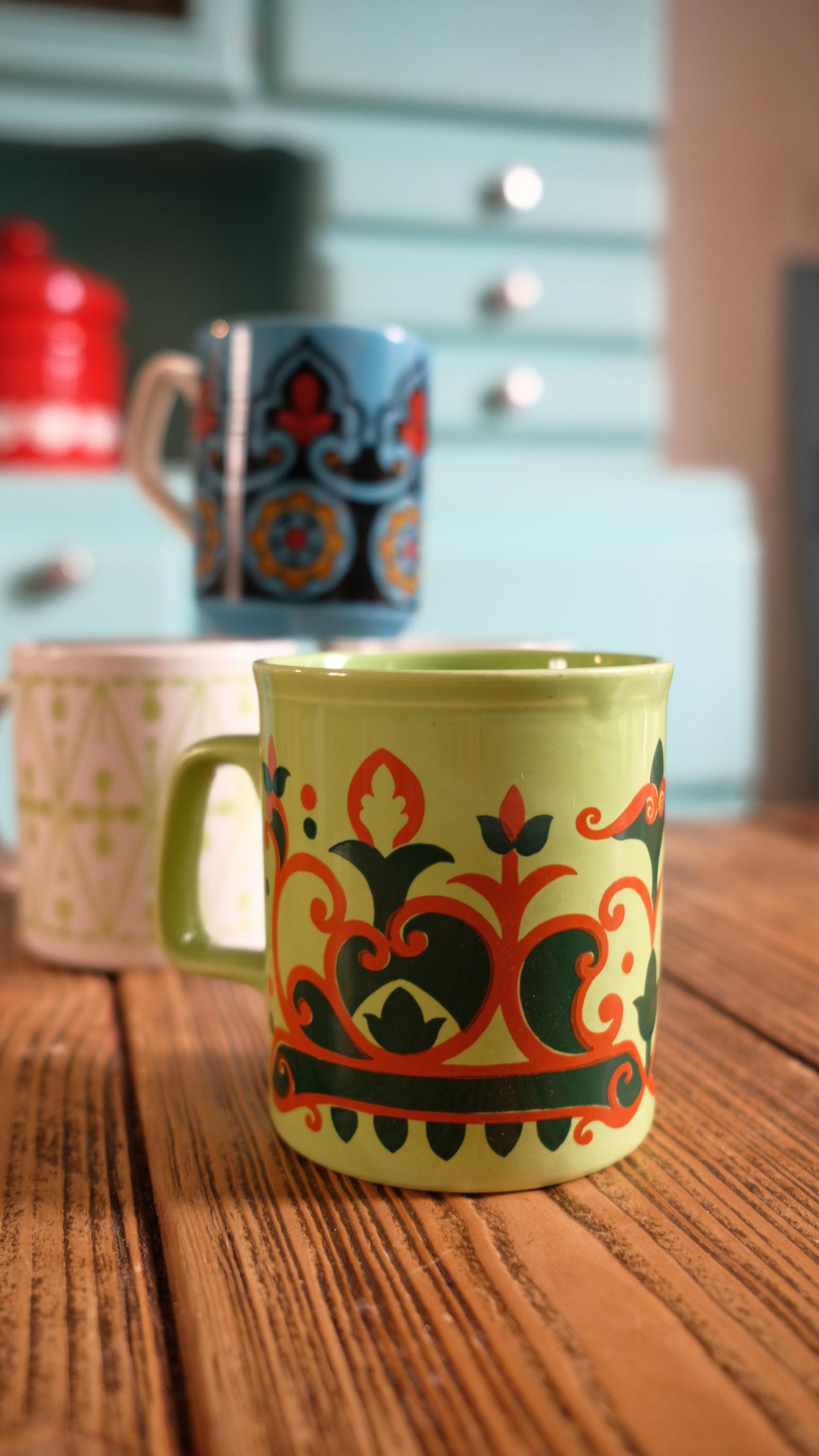 Mot de 4 mugs vintage made in England