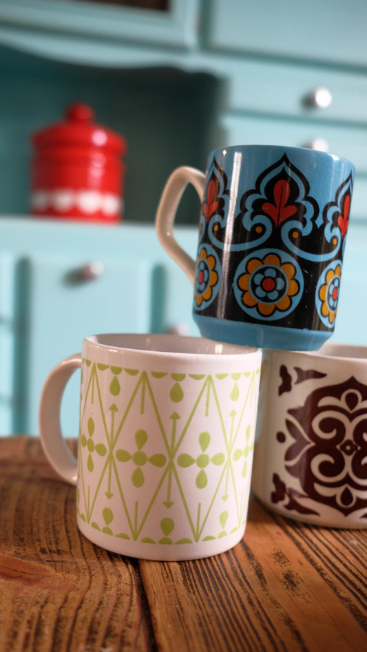 Mot de 4 mugs vintage made in England