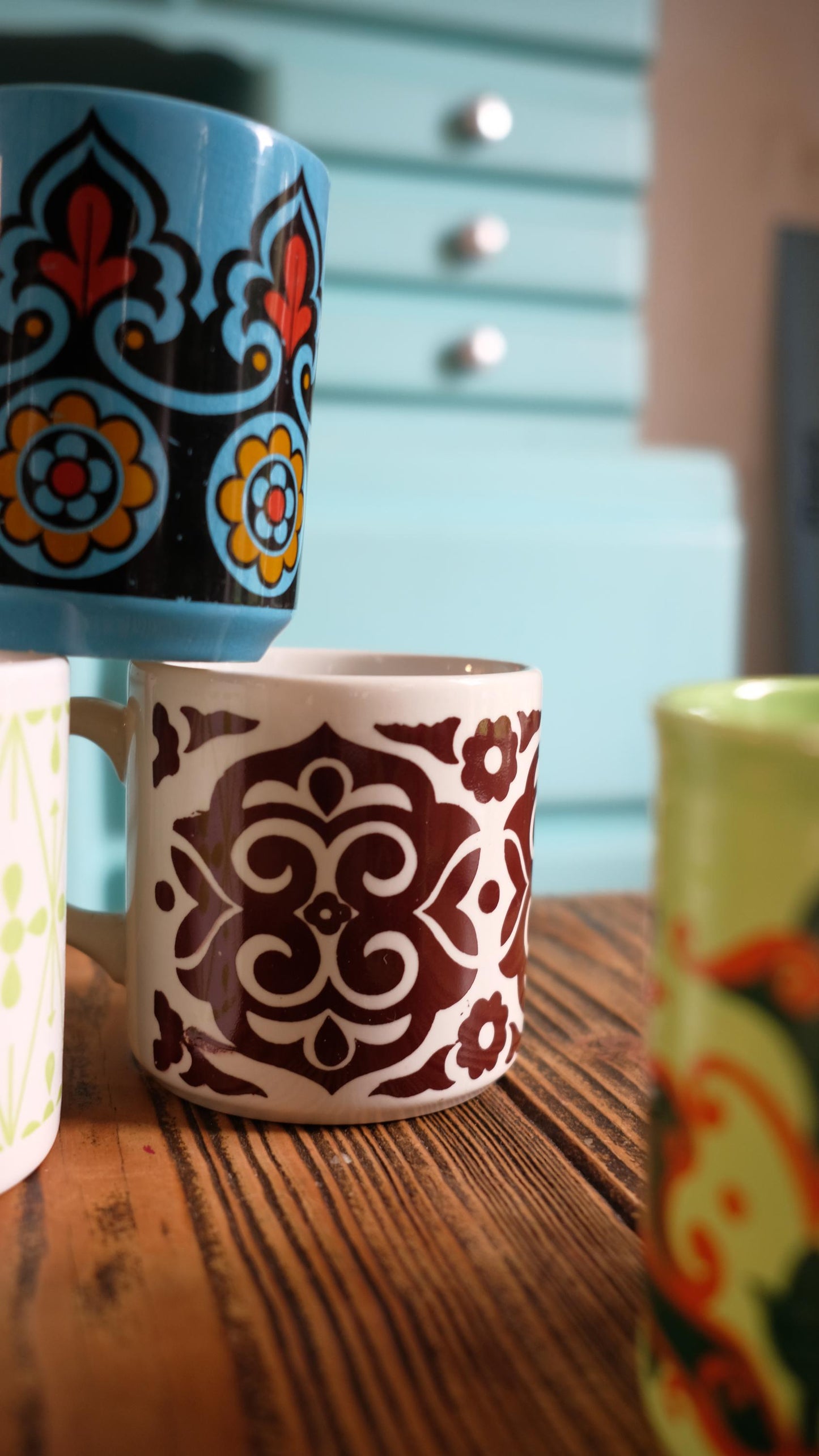 Mot de 4 mugs vintage made in England